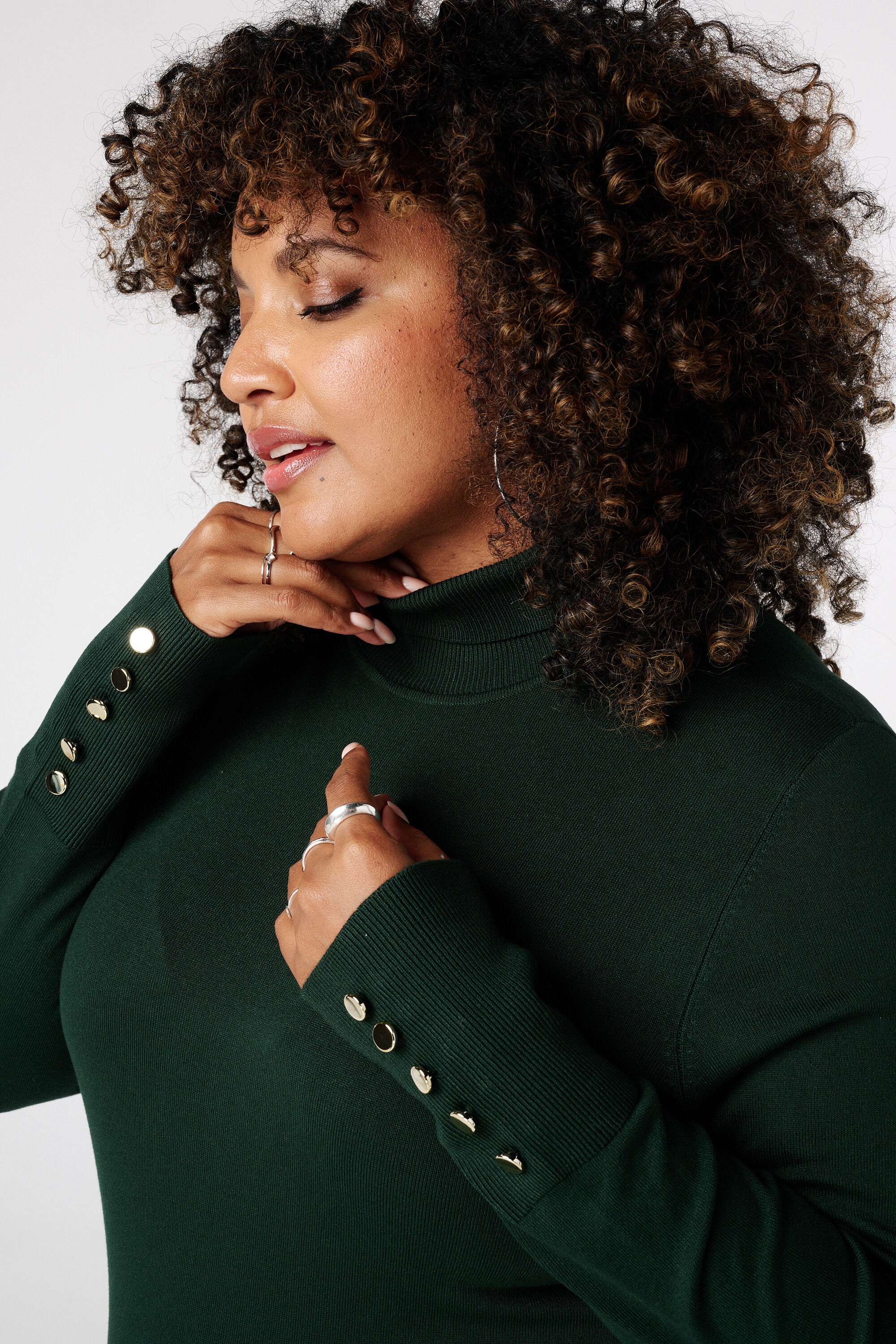 Jersey con cuello alto y botones decorativos image number 4