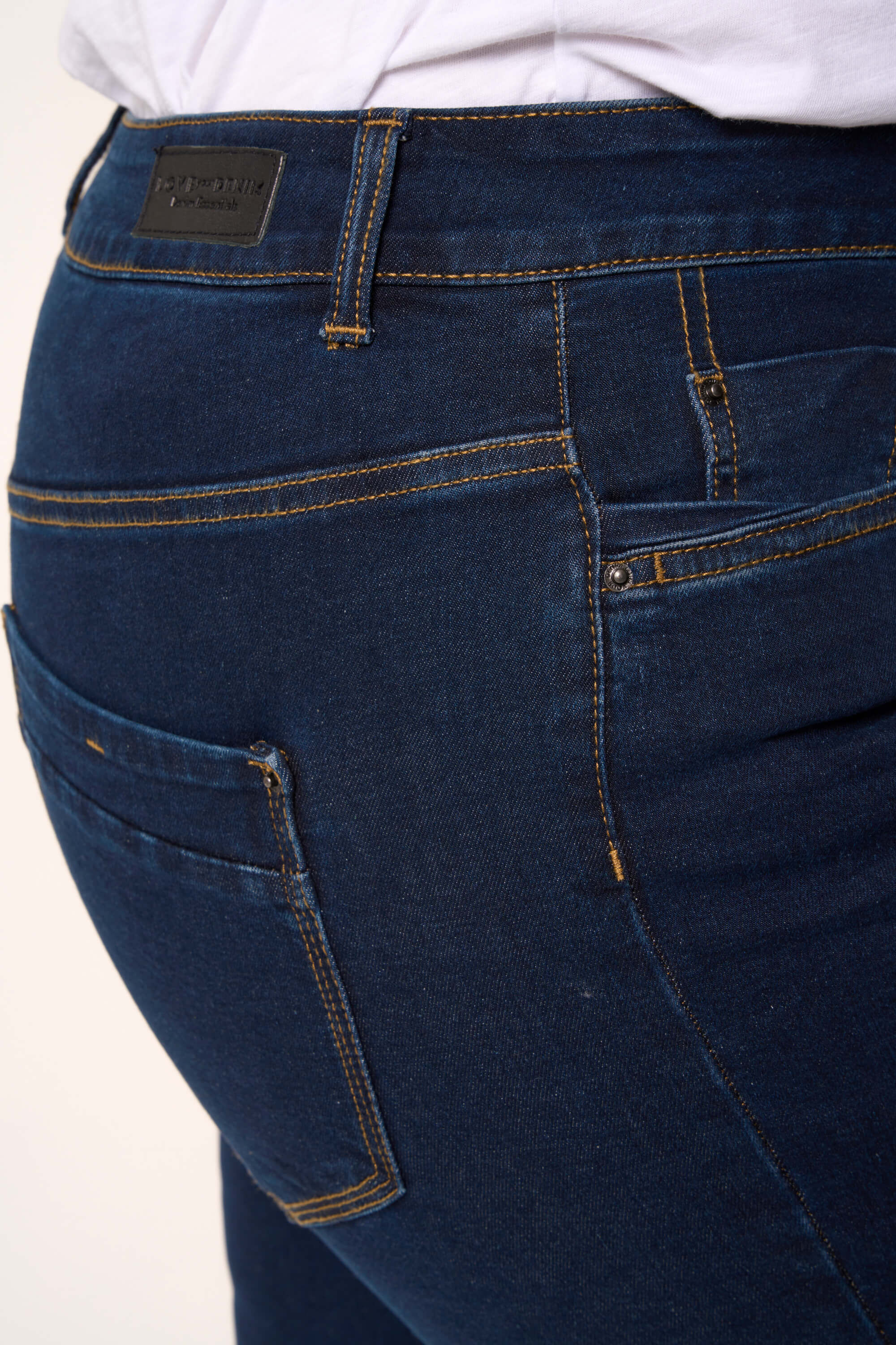 Vaqueros ROSE de corte holgado image number 5