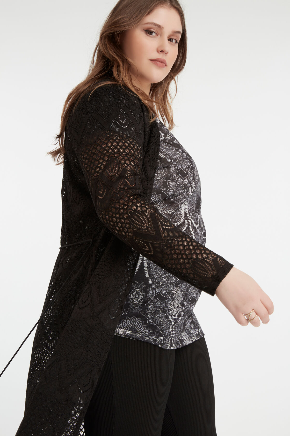 C&aacute;rdigan largo de encaje image number 4