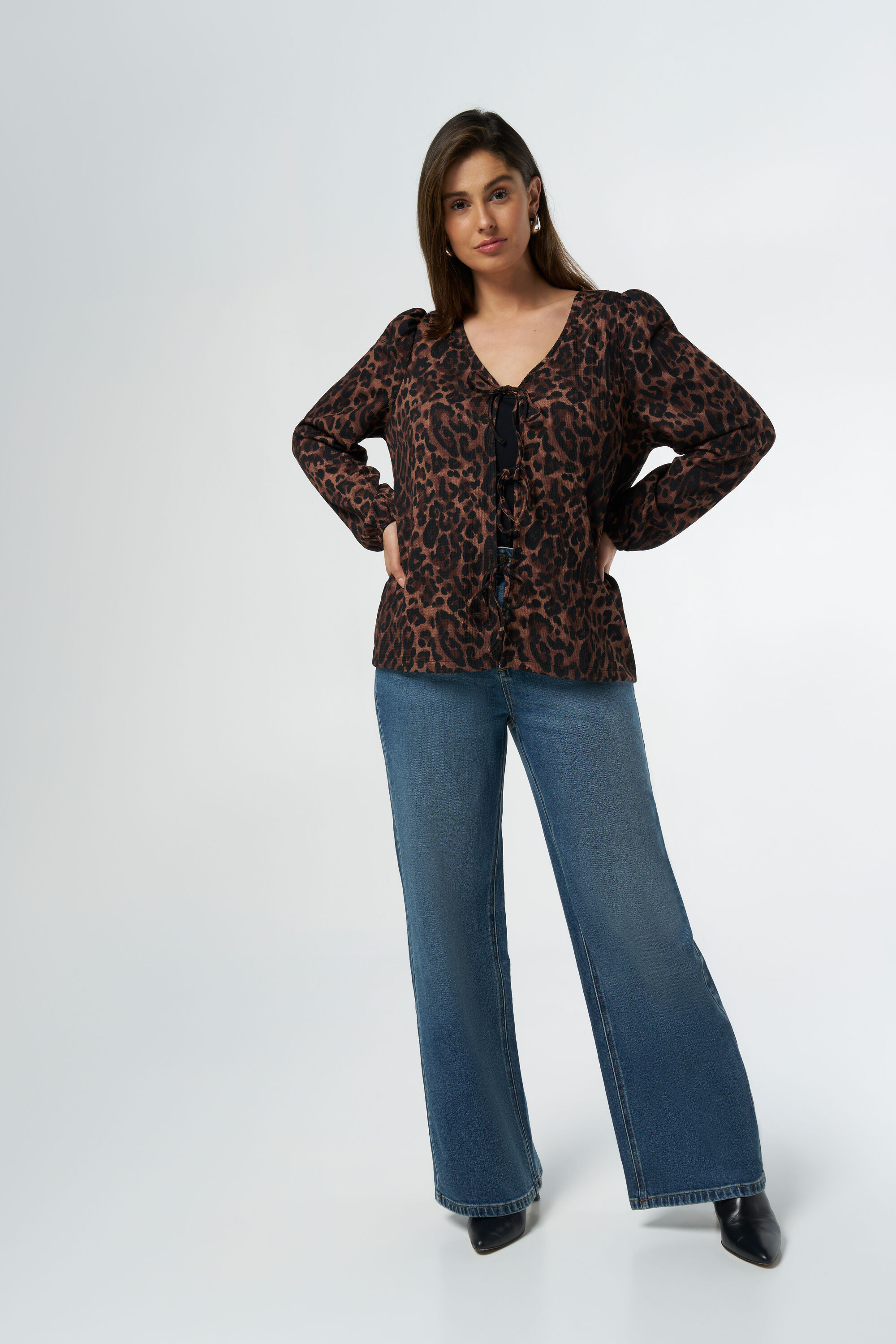 Top con lazo decorativo image number 5