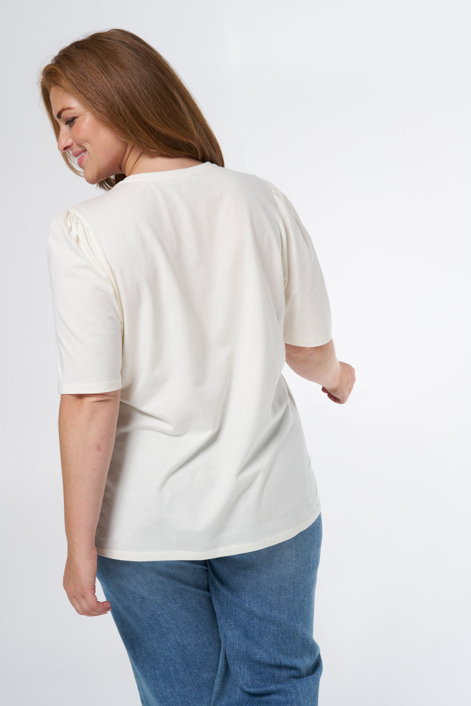 Camiseta con texto bordado image number 3