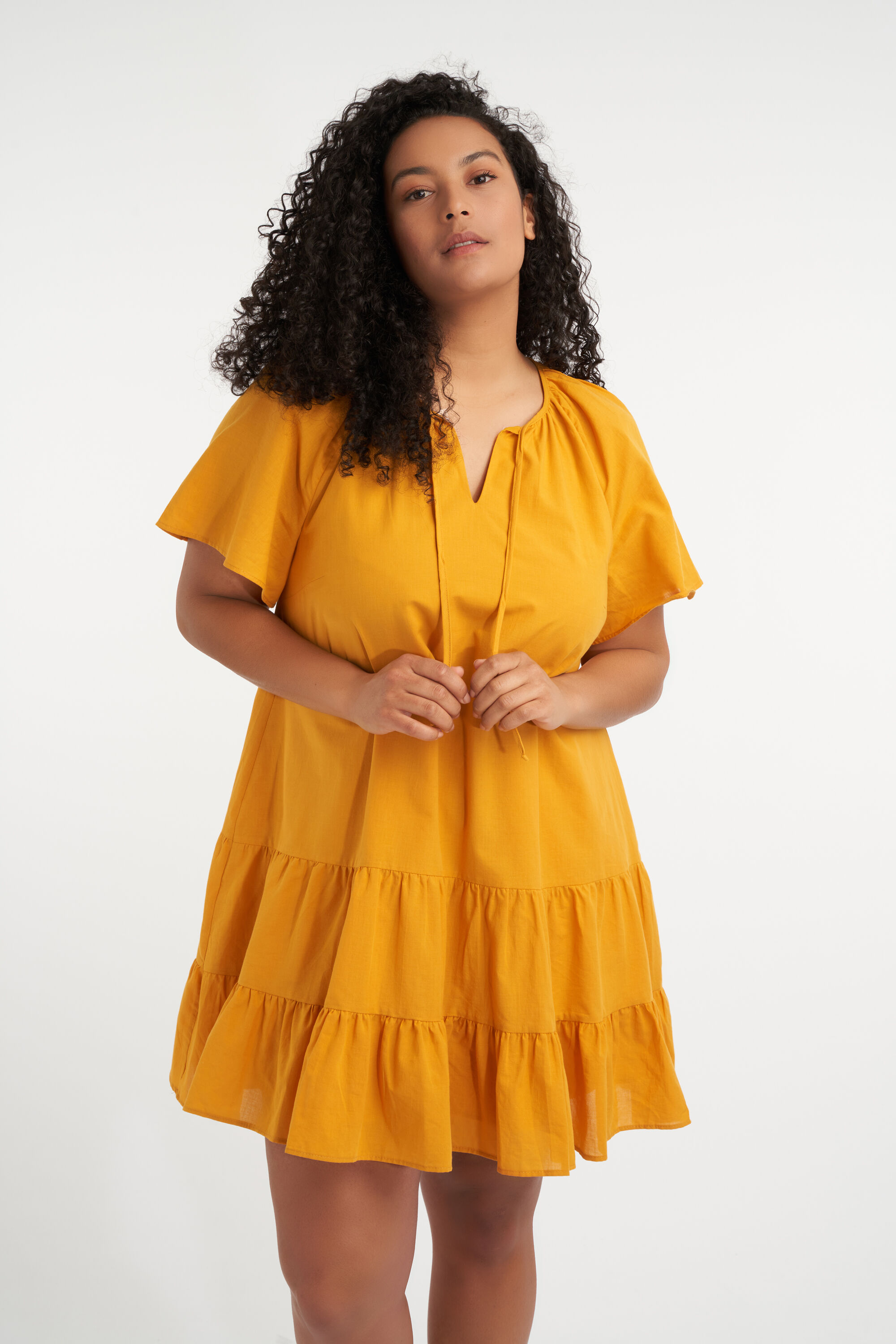 Vestido corto acampanado image number 4