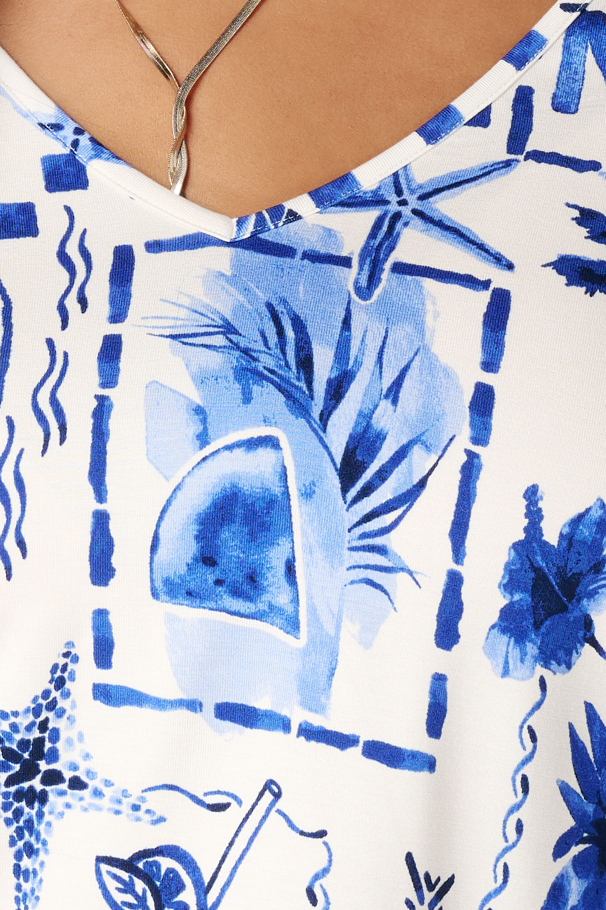 Top estampado con escote en V image number 6