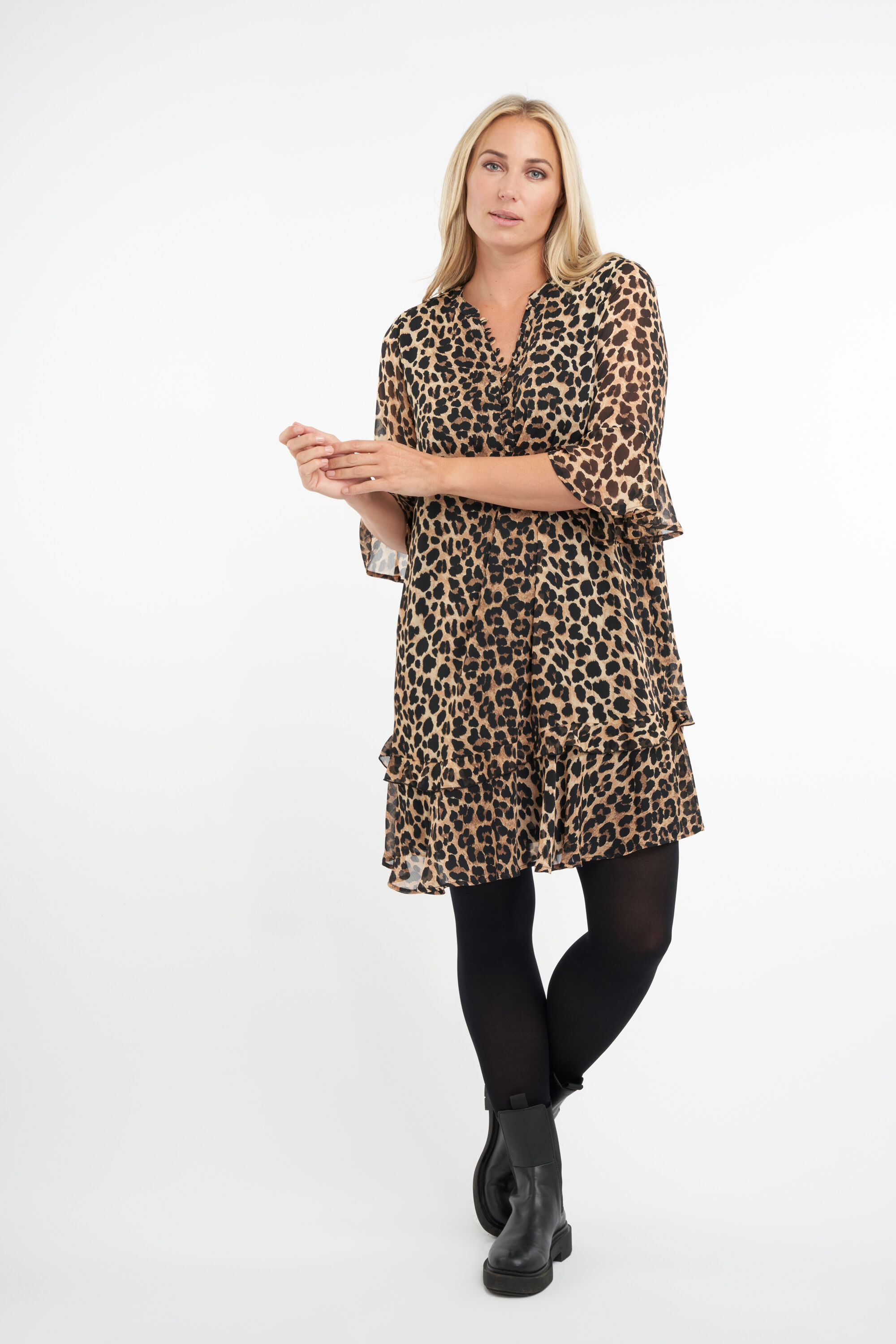 Vestido con flecos y estampado  image number 4