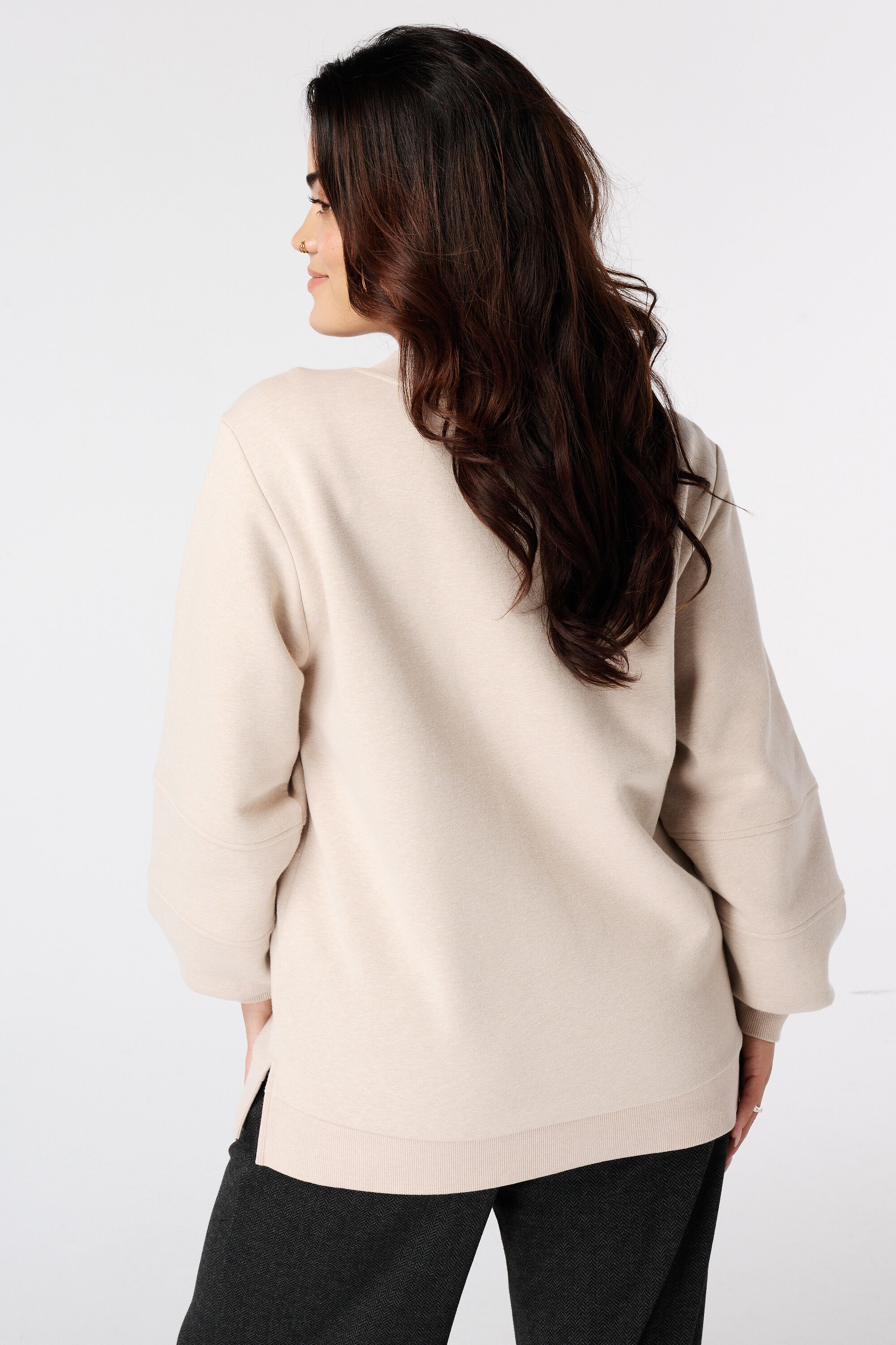 Sudadera con escote en V image number 3