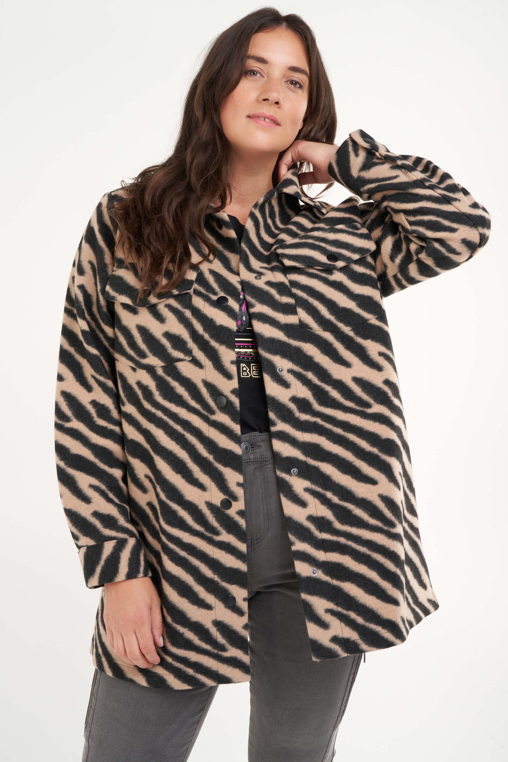 Sobrecamisa con estampado de cebra  image number 4