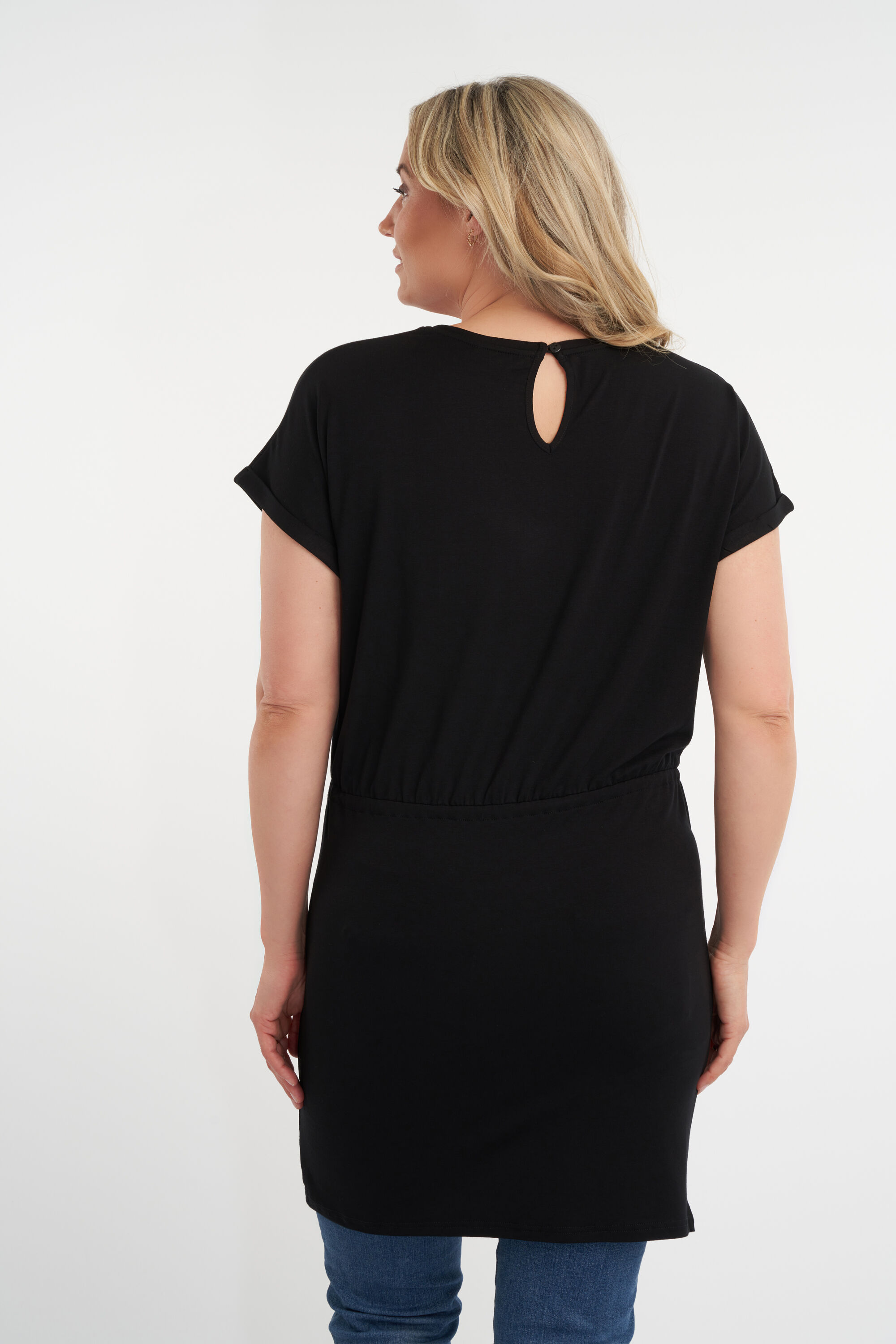 T&uacute;nica con un cinto decorativo para atar image number 3