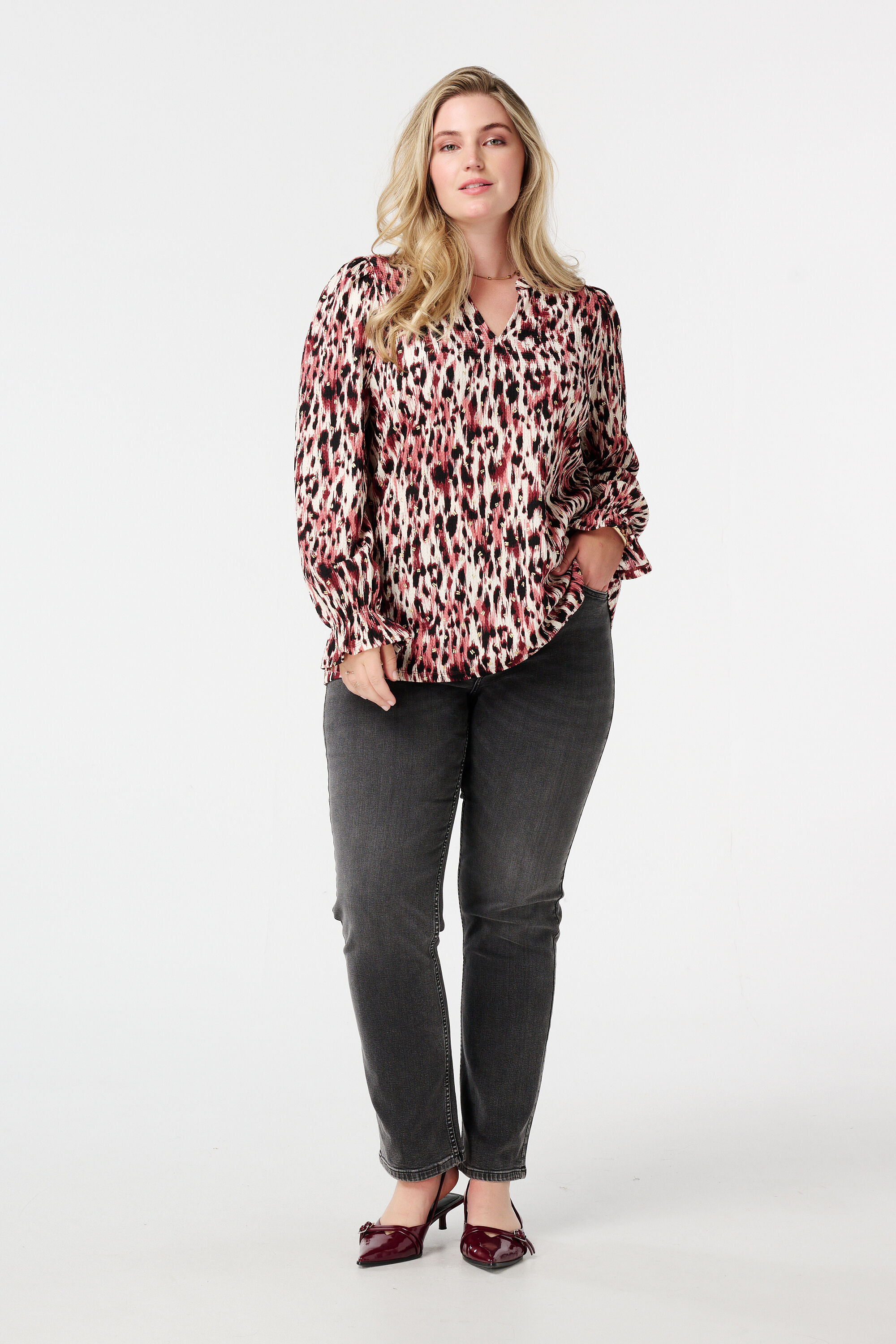 Top estampado y con textura image number 5