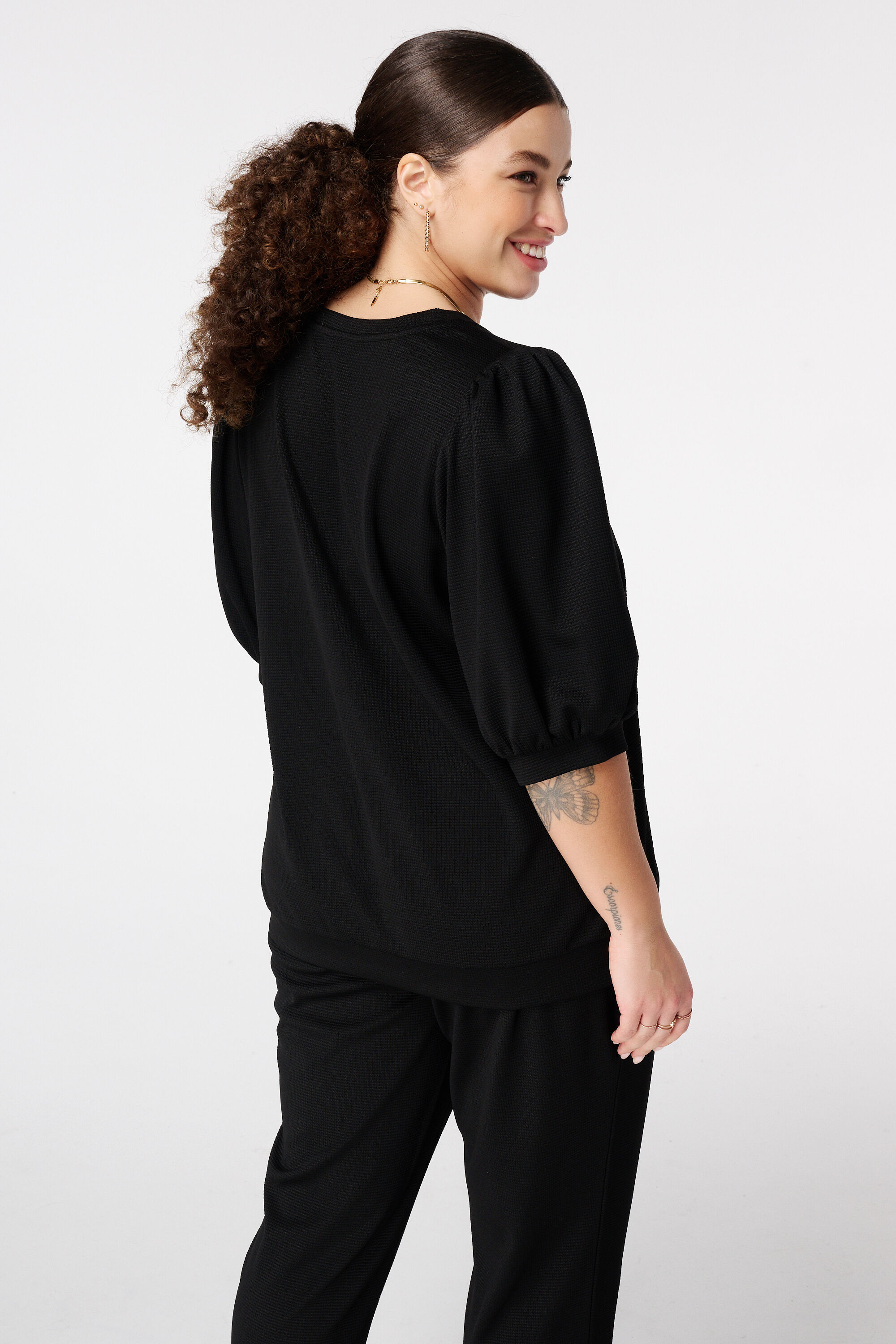 Top con mangas abullonadas image number 3