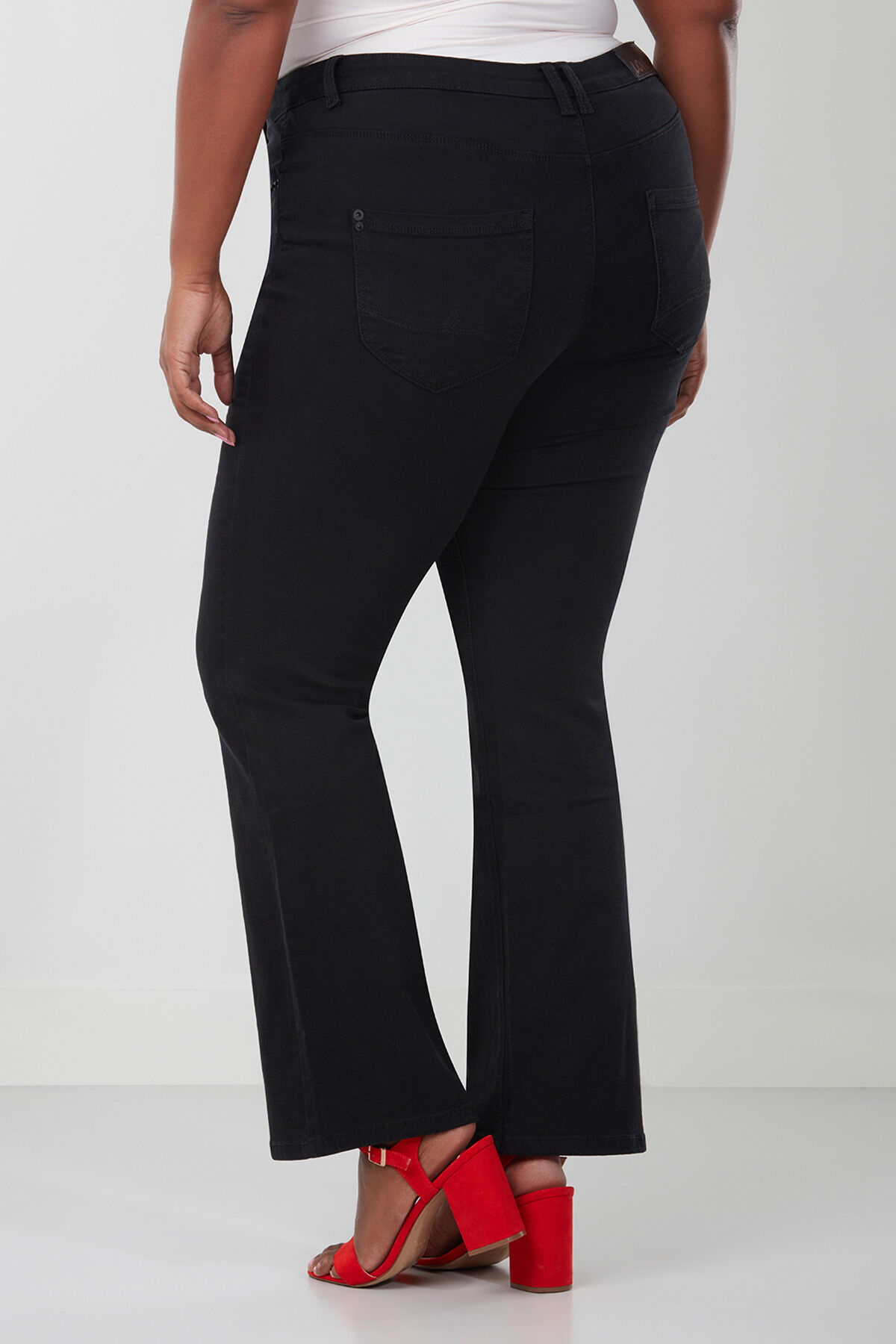 Pantal&oacute;n vaquero acampanado VIOLET image number 3