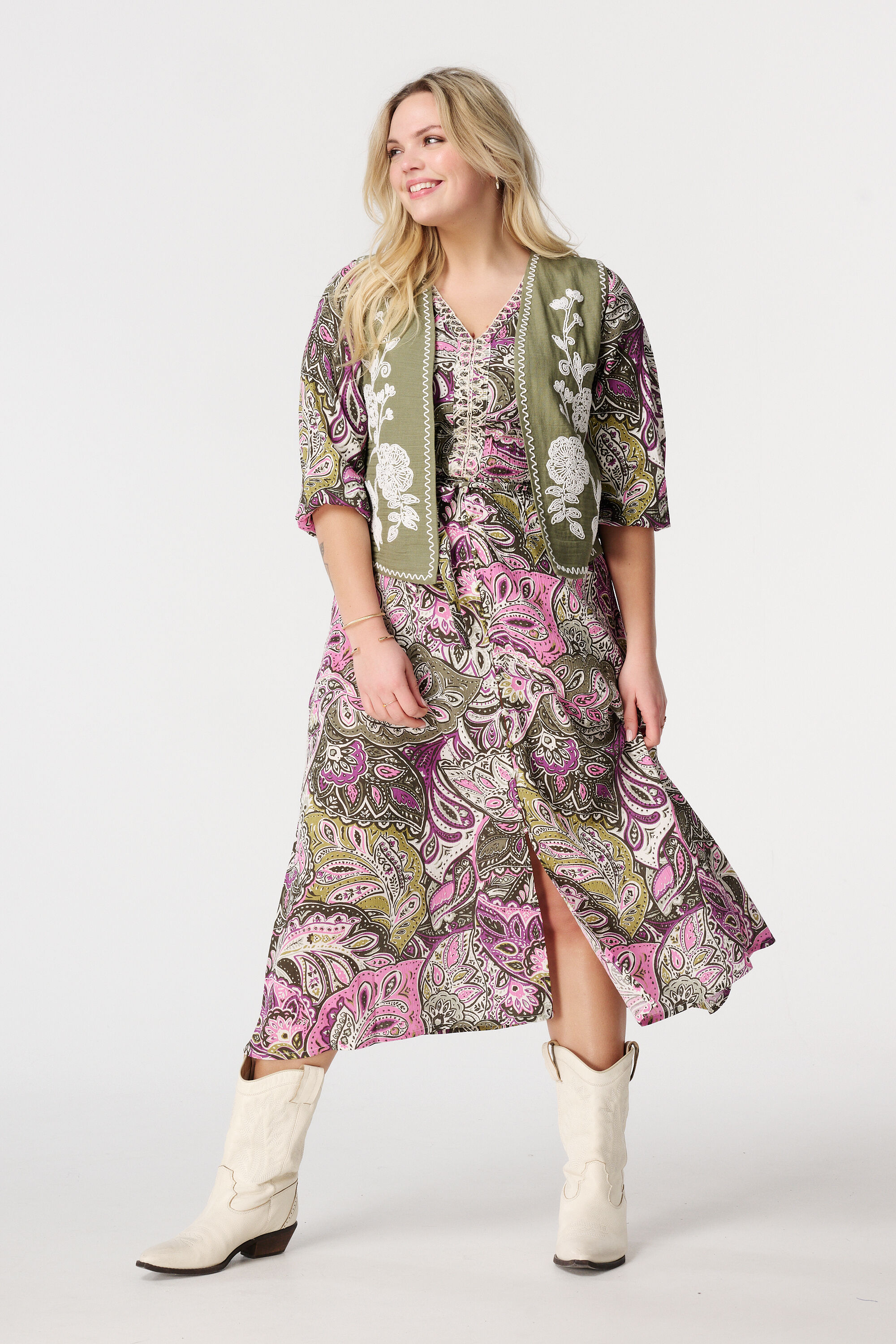 Chaleco con bordado  image number 5