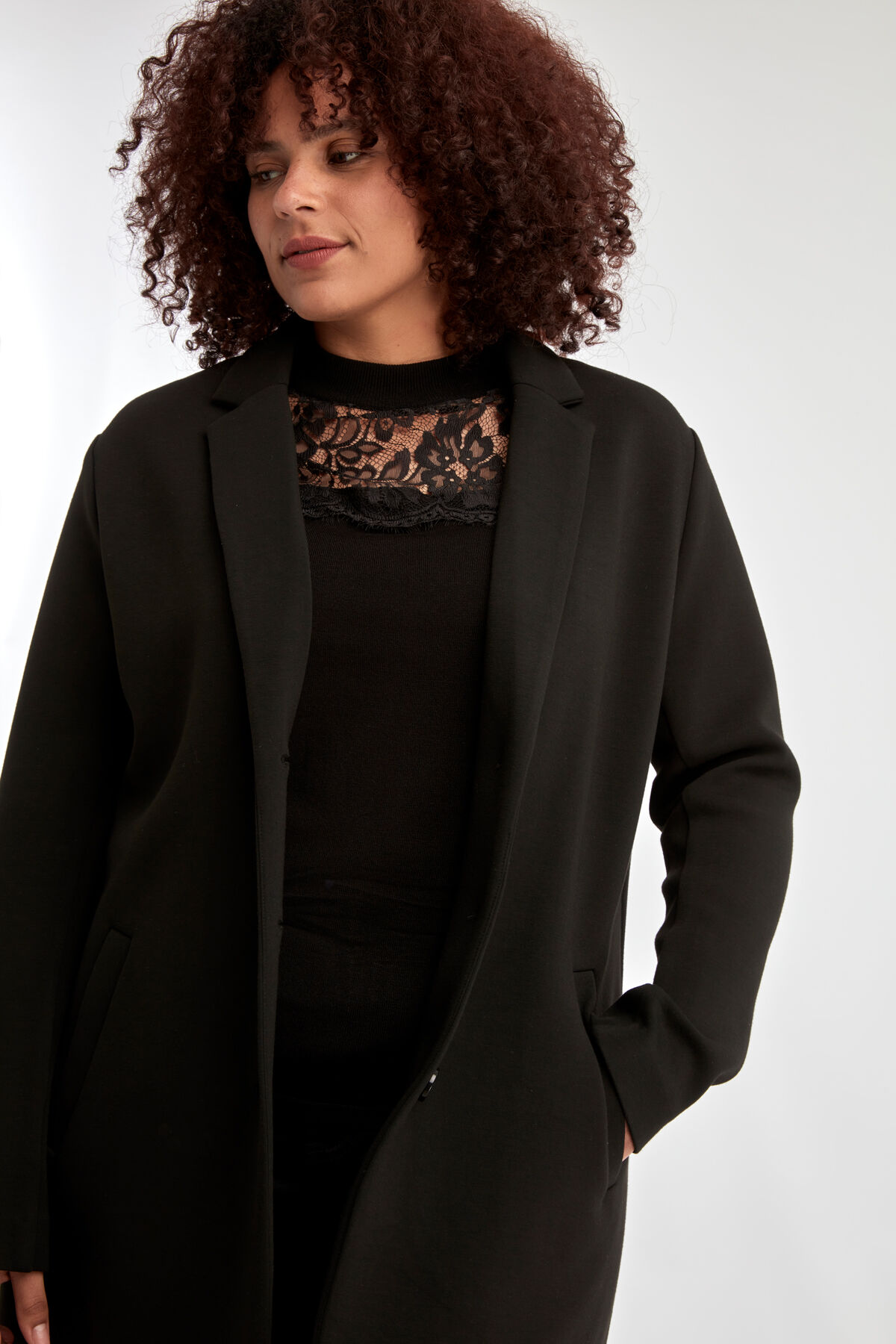 Abrigo con solapas image number 4