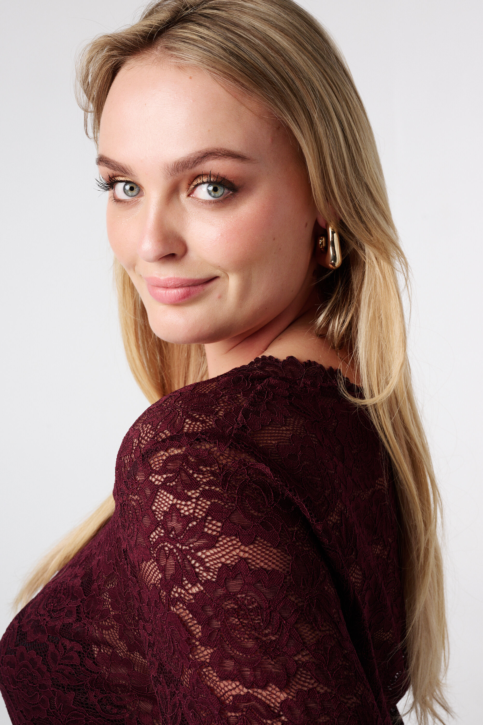 Top de encaje con mangas largas image number 4