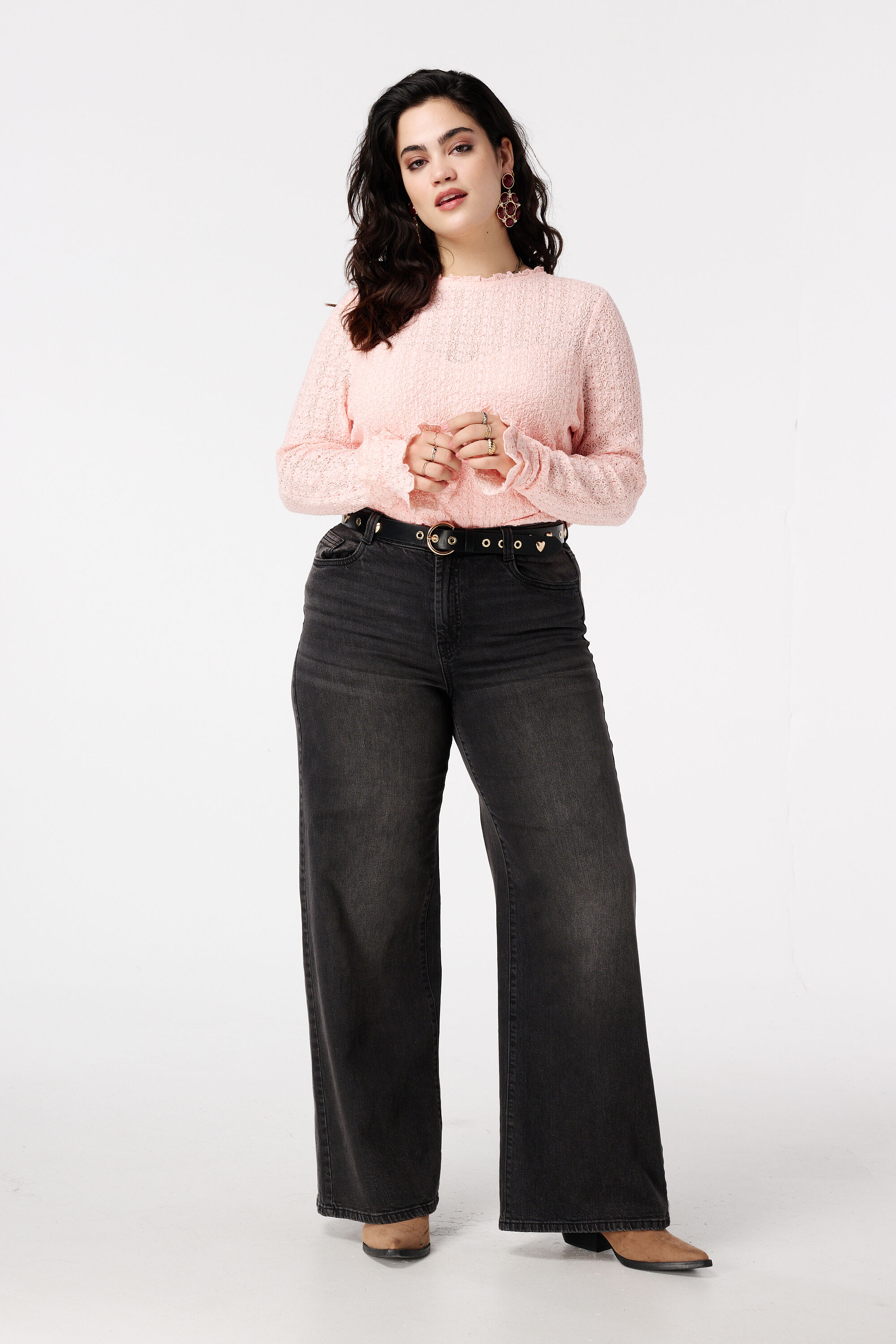 Top de encaje con mangas acampanadas image number 5