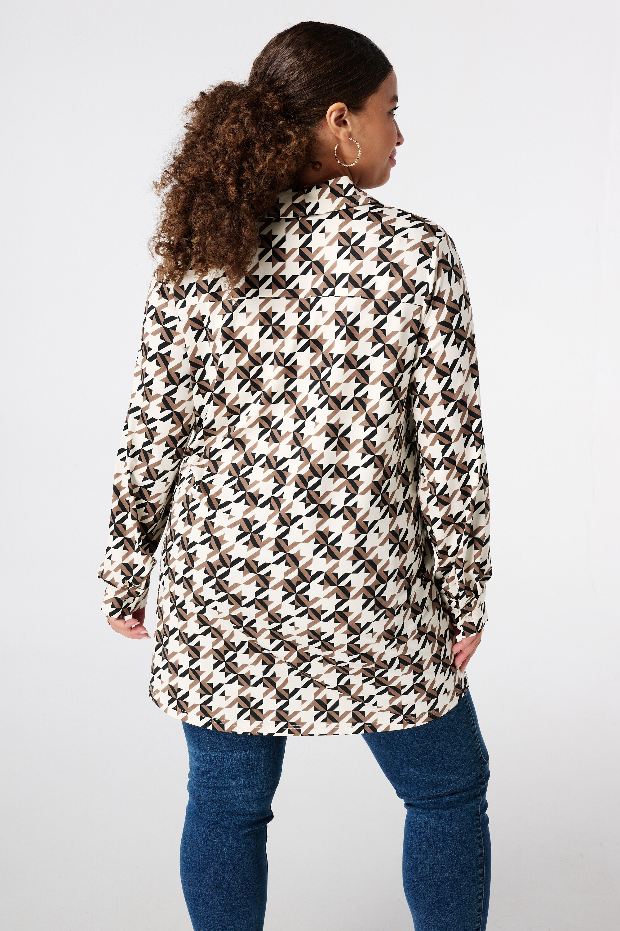 Blusa larga con estampado image number 3