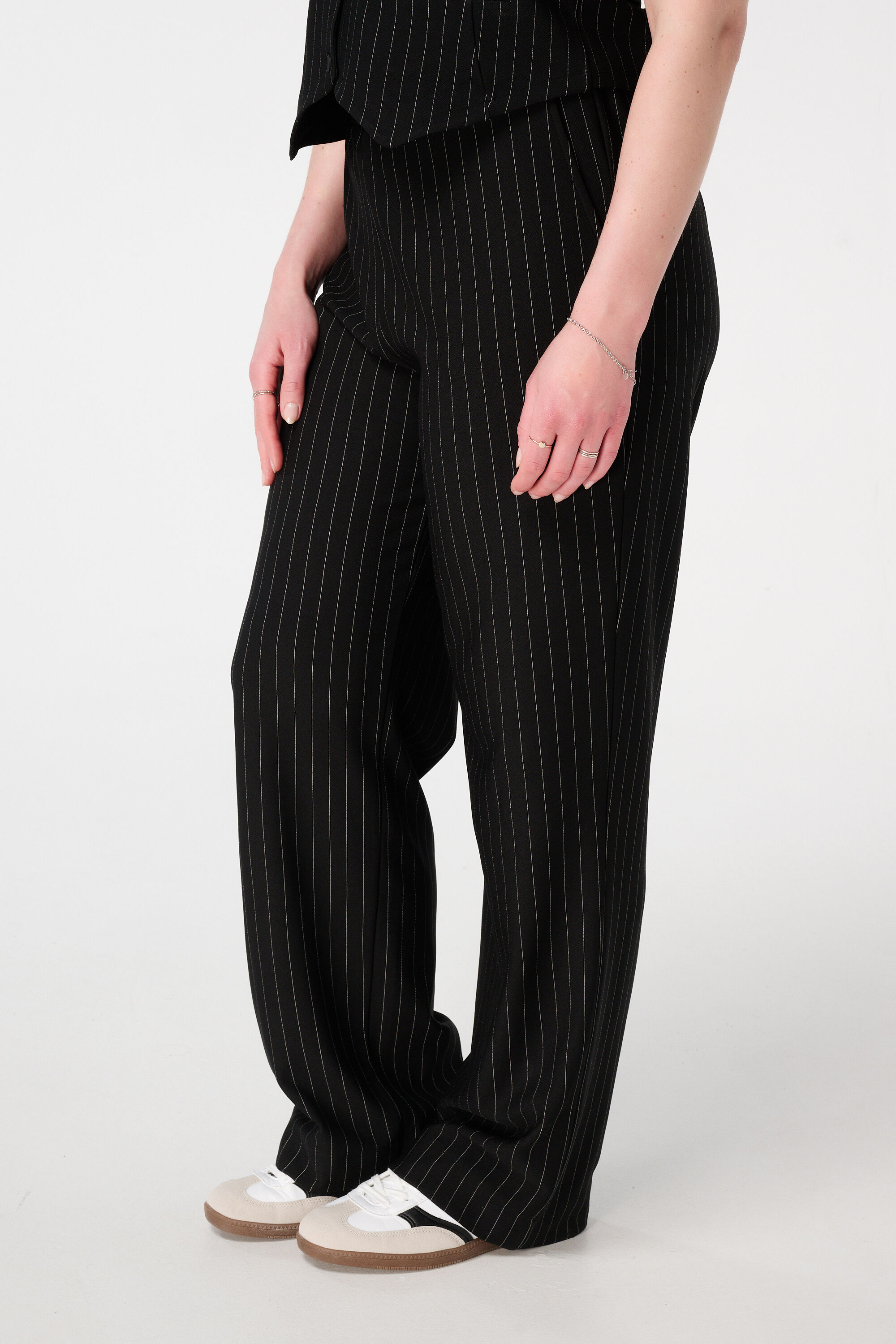 Pantal&oacute;n con raya diplom&aacute;tica y cintura el&aacute;stica image number 5