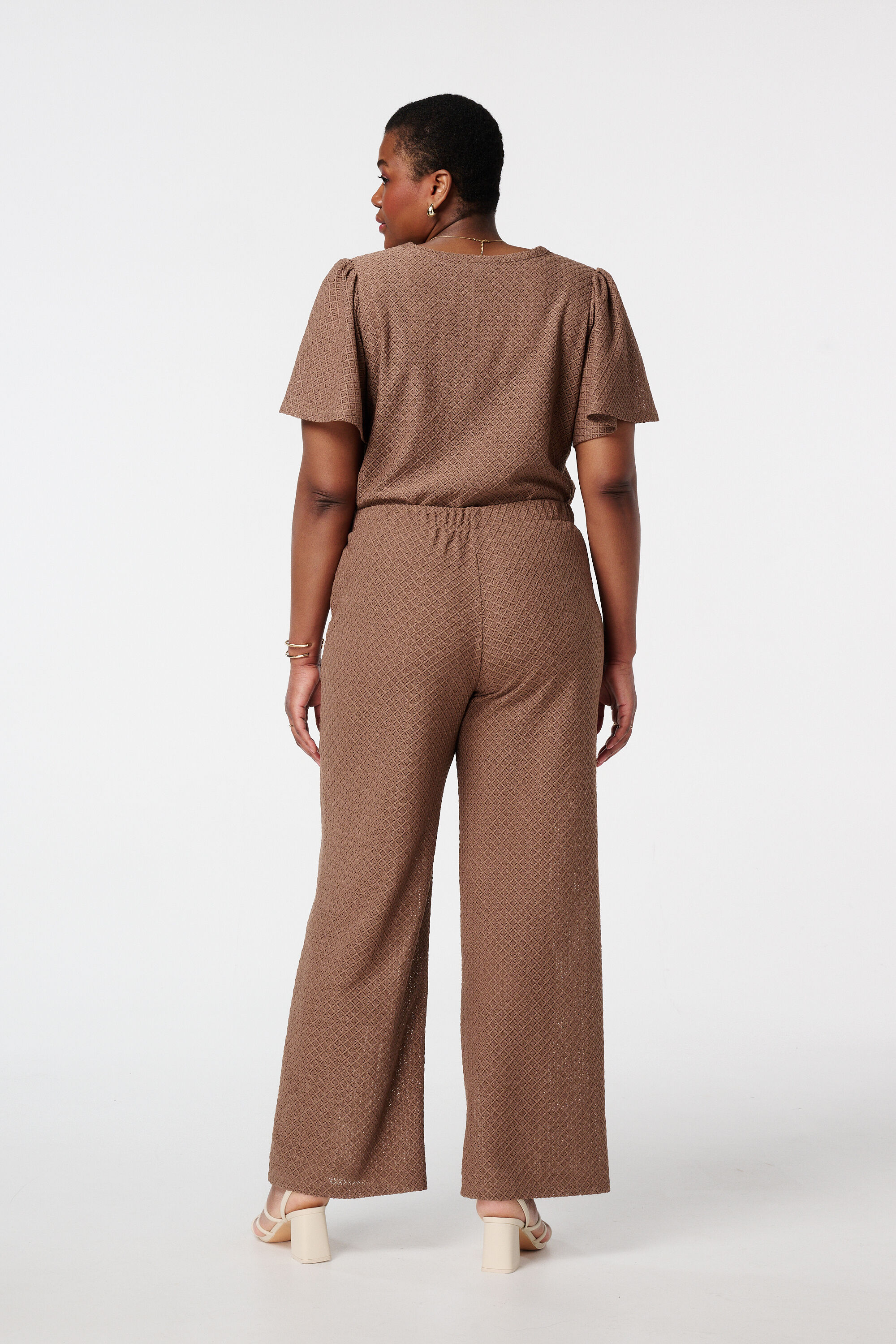 Pantal&oacute;n con estructura tejida image number 3