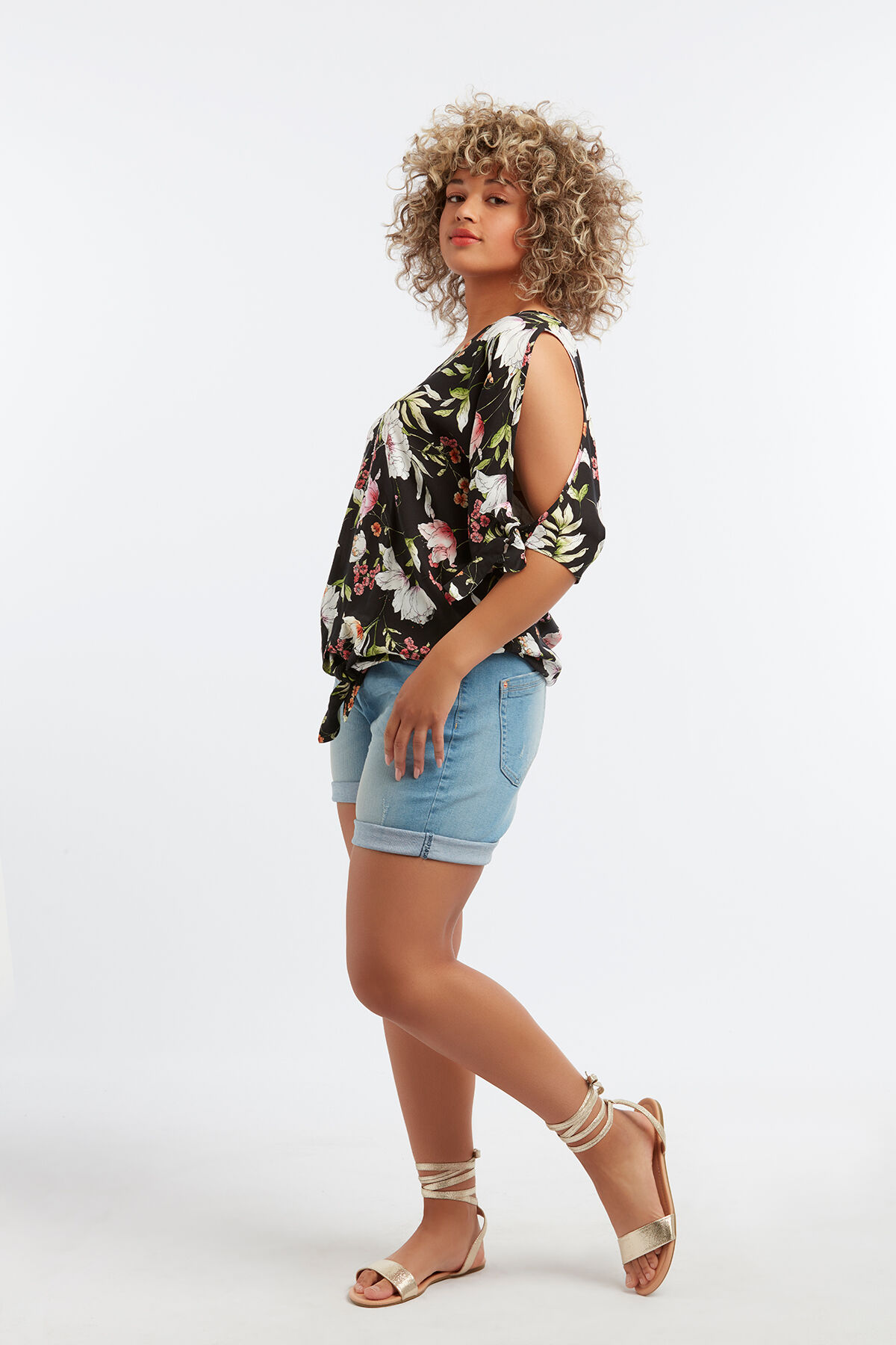 Blusa con un bot&oacute;n como detalle   image number 5