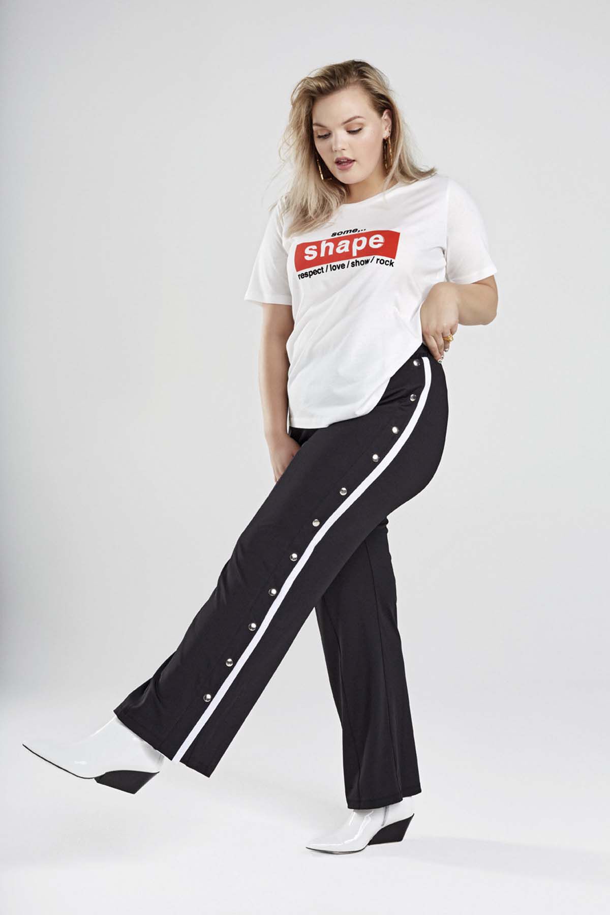 Camiseta con texto estampado image number 4