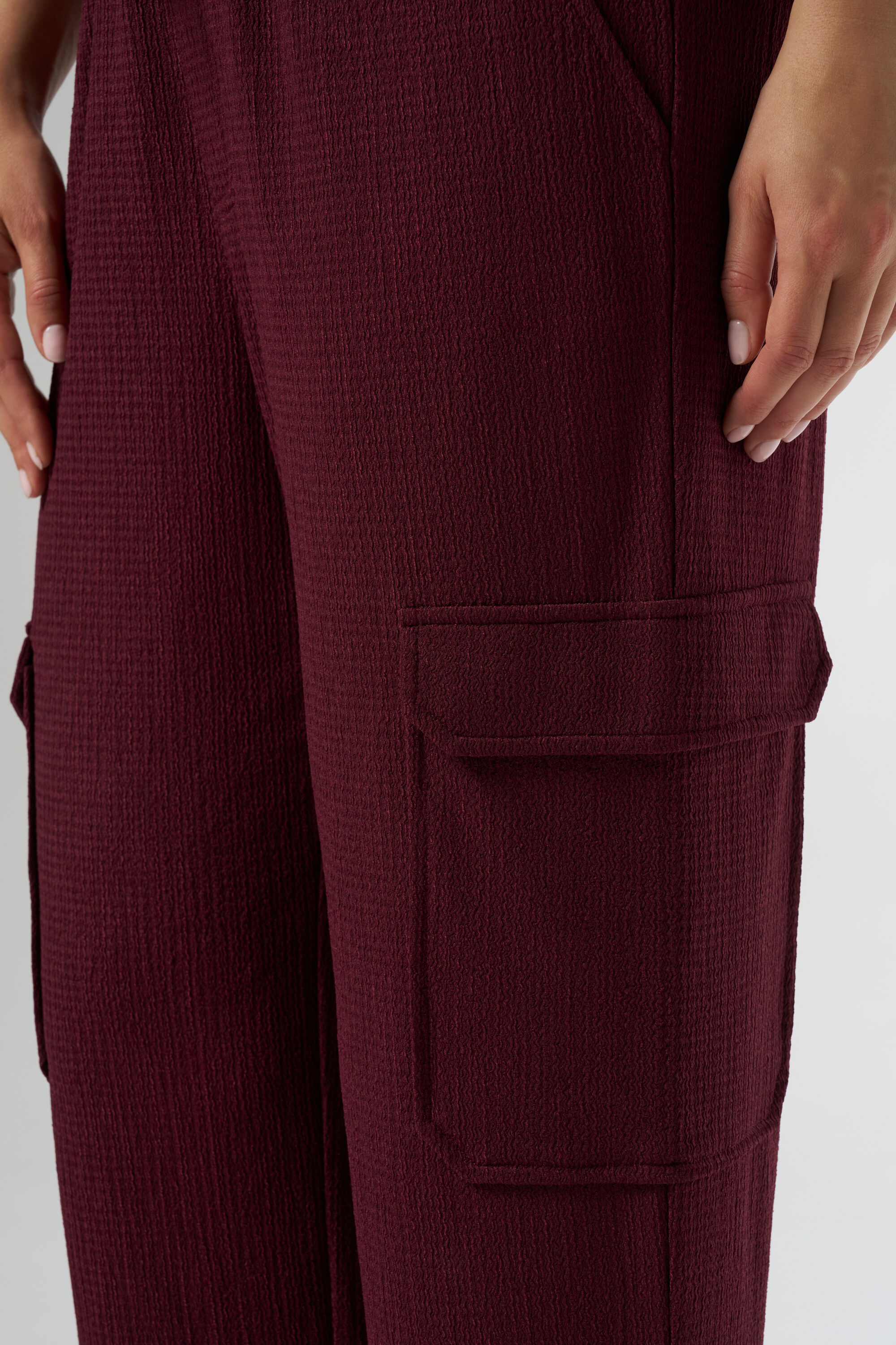 Pantalones cargo  image number 4