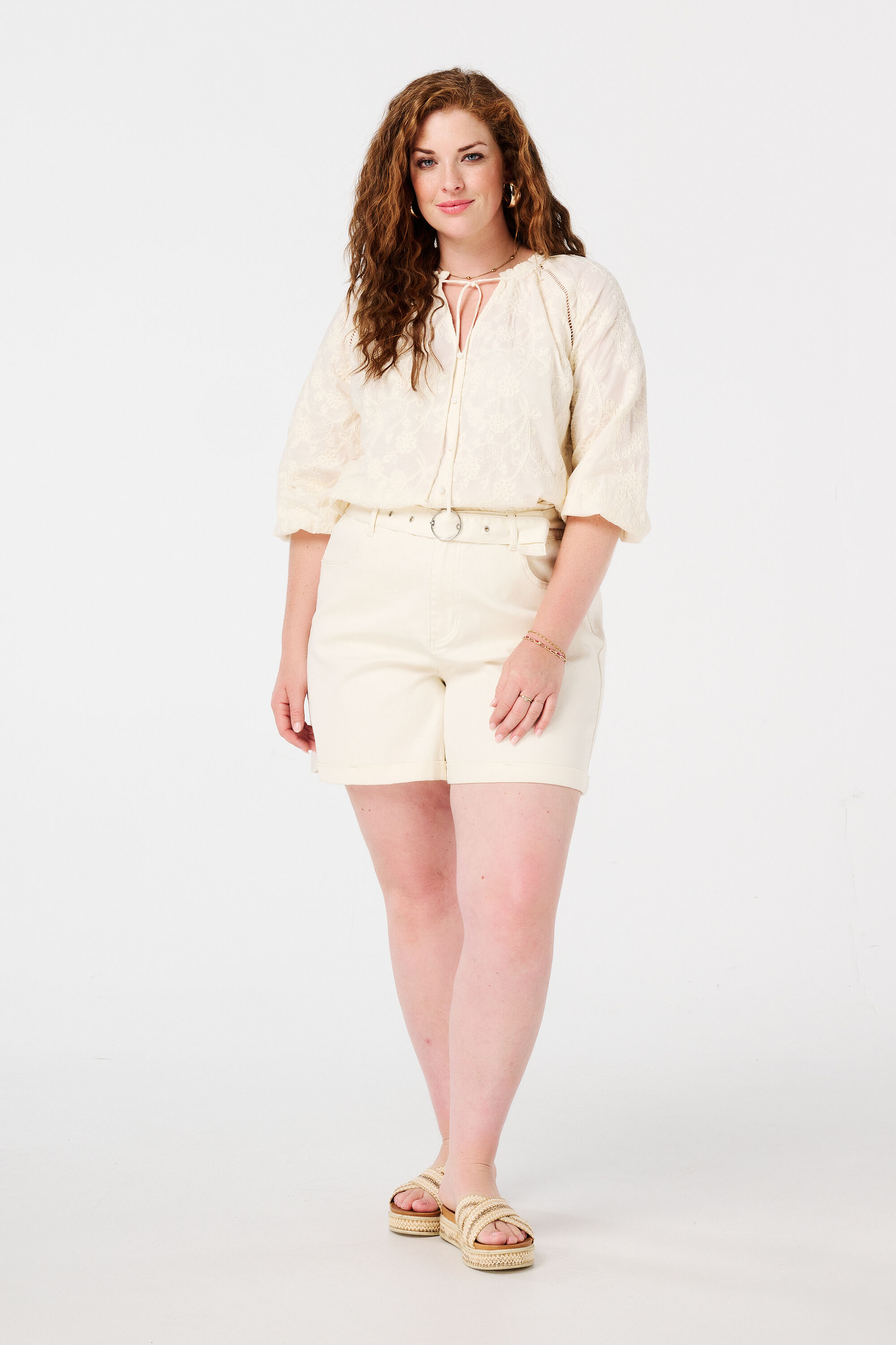 Blusa con bordado  image number 5