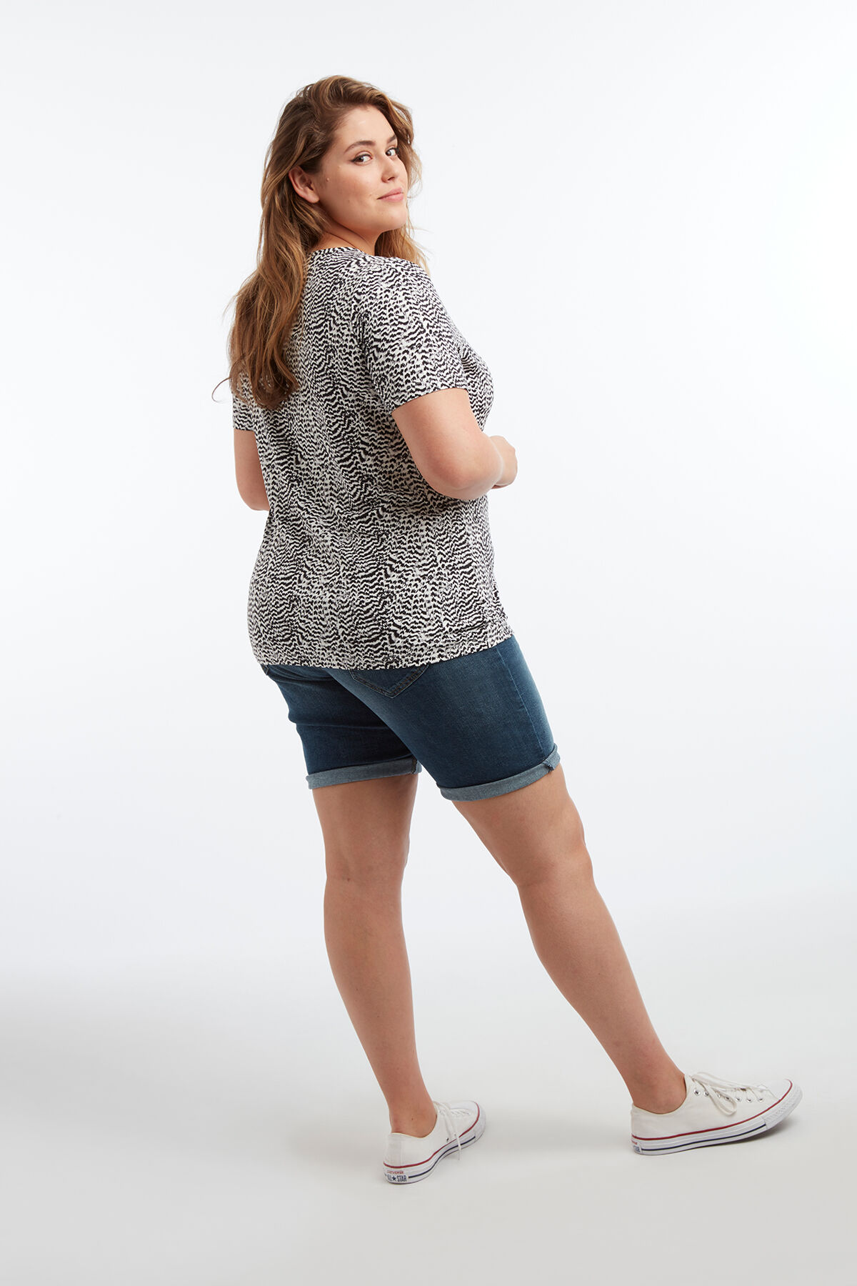 Camiseta con cuello de pico y estampado image number 5