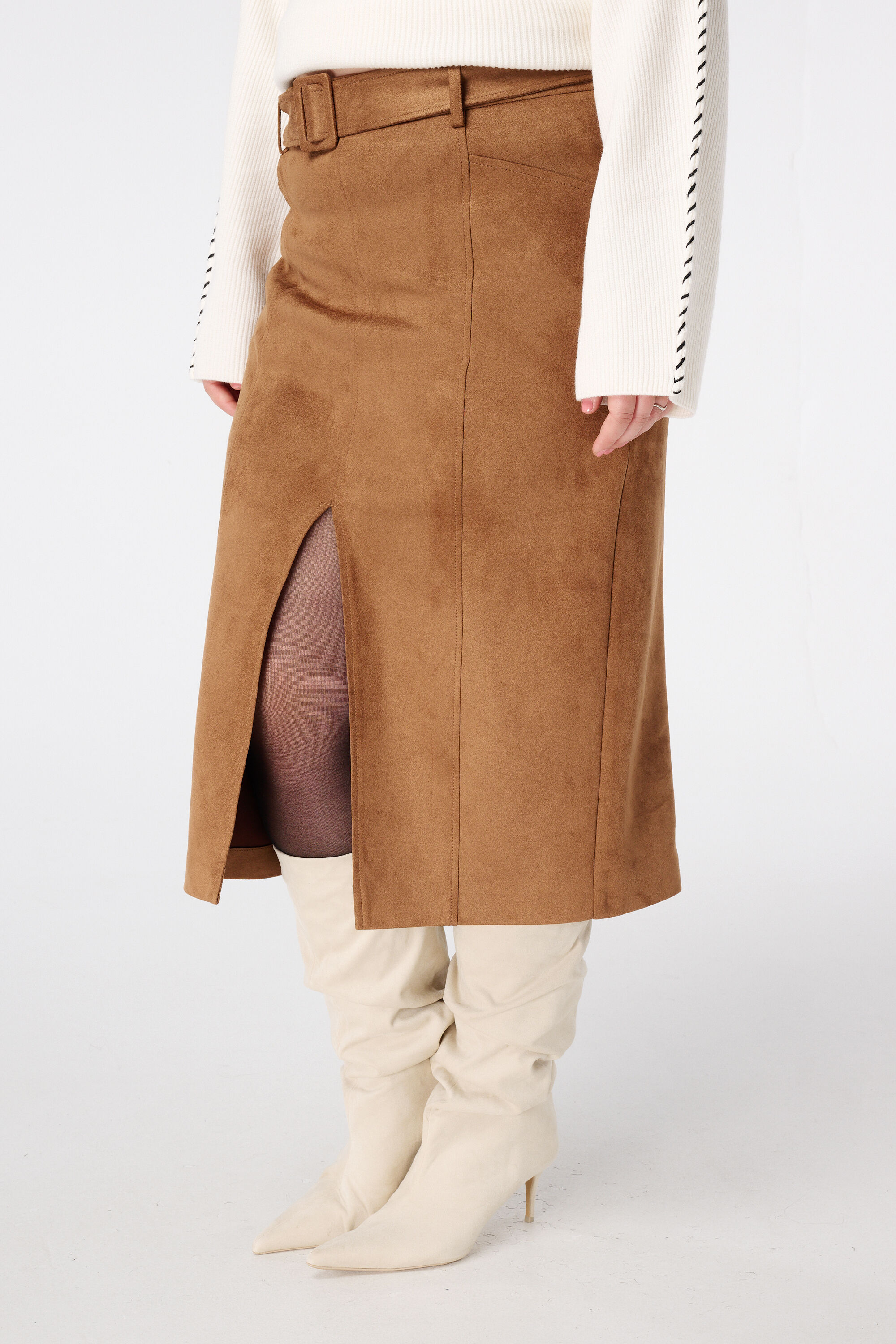 Falda midi con aspecto de ante y cintur&oacute;n image number 5