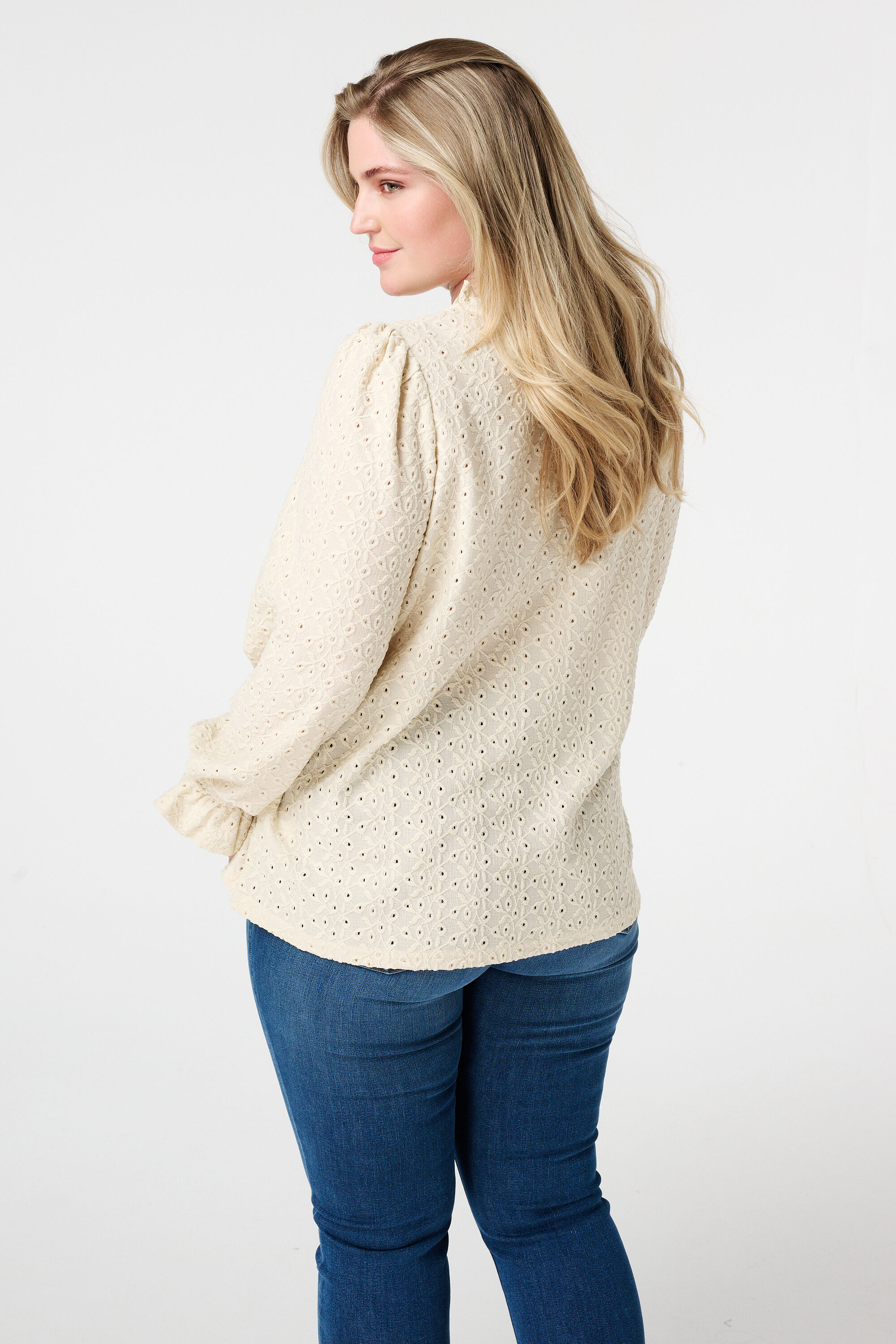 Top con bordado image number 3