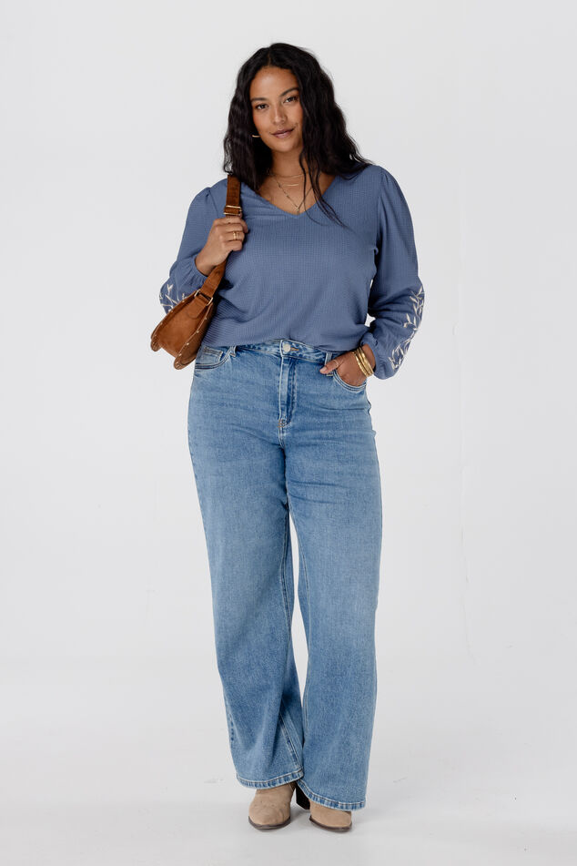 Top con bordado image number 6