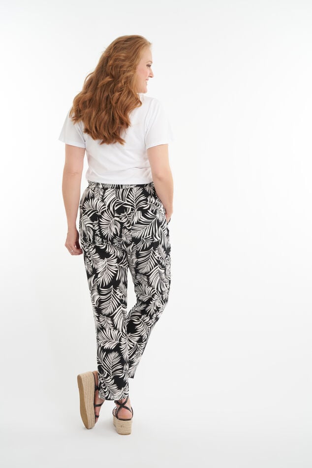 Pantalones holgados con estampado image number 3