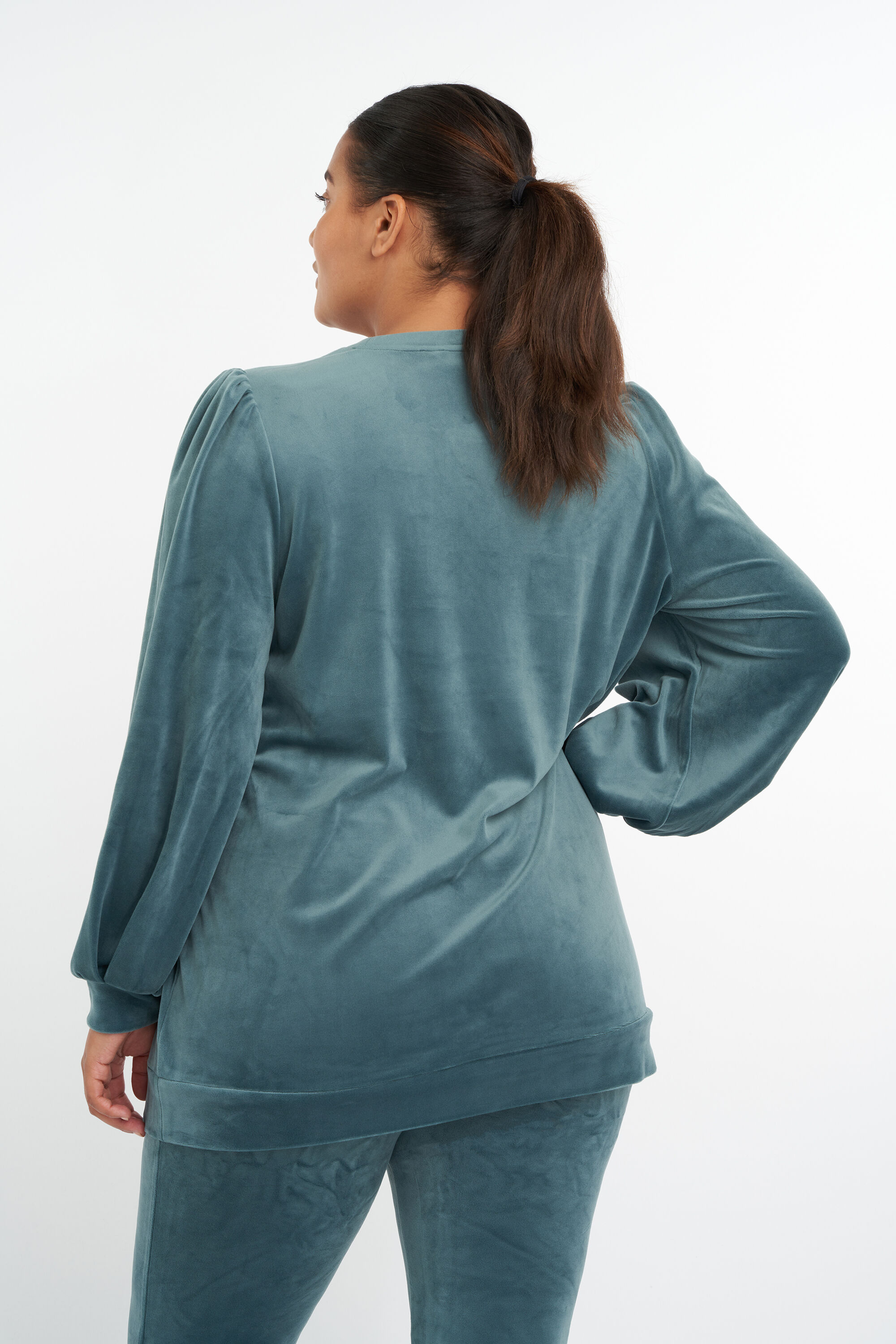 Su&eacute;ter de terciopelo  image number 3