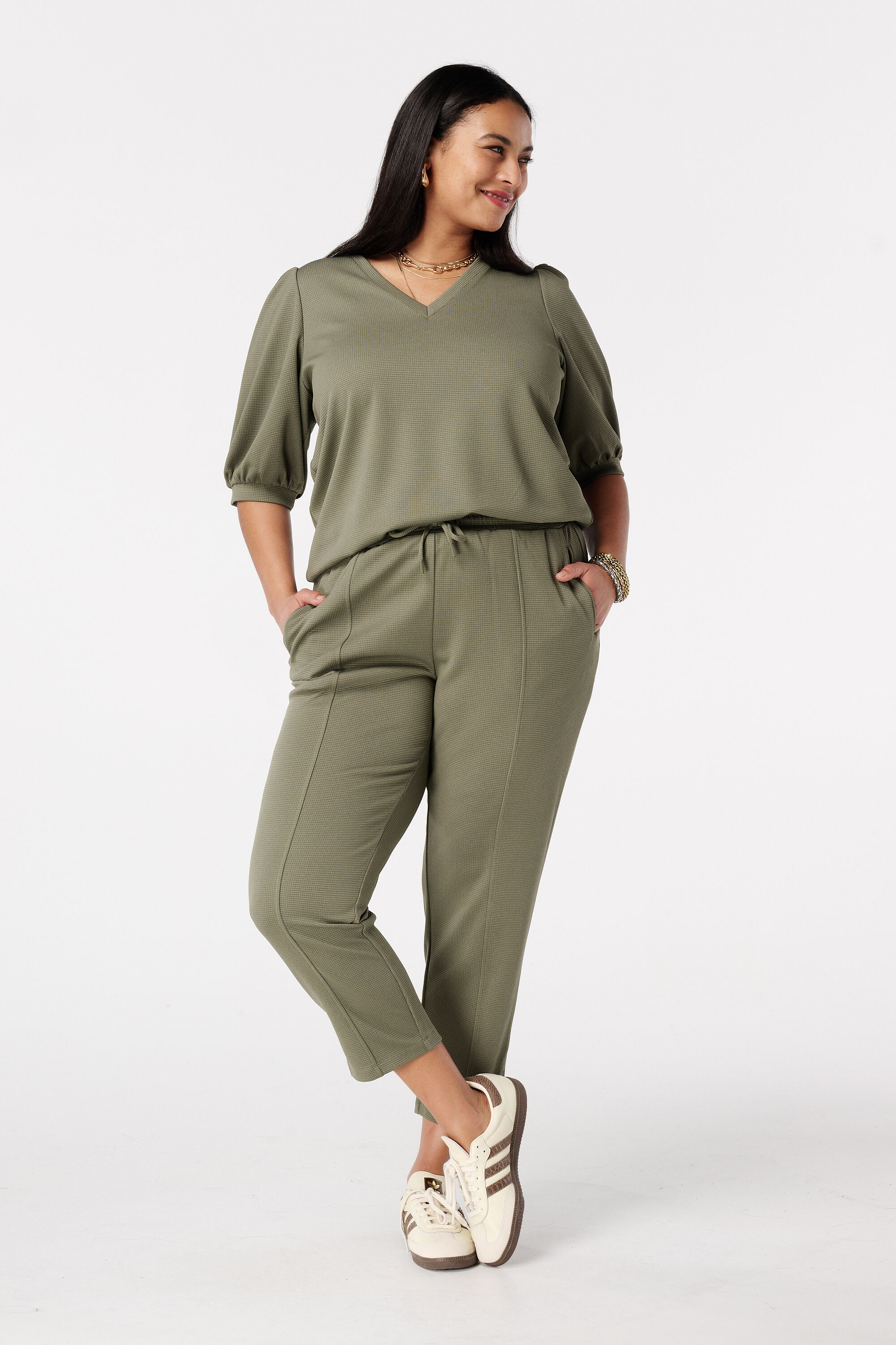 Pantalones con cord&oacute;n ajustable