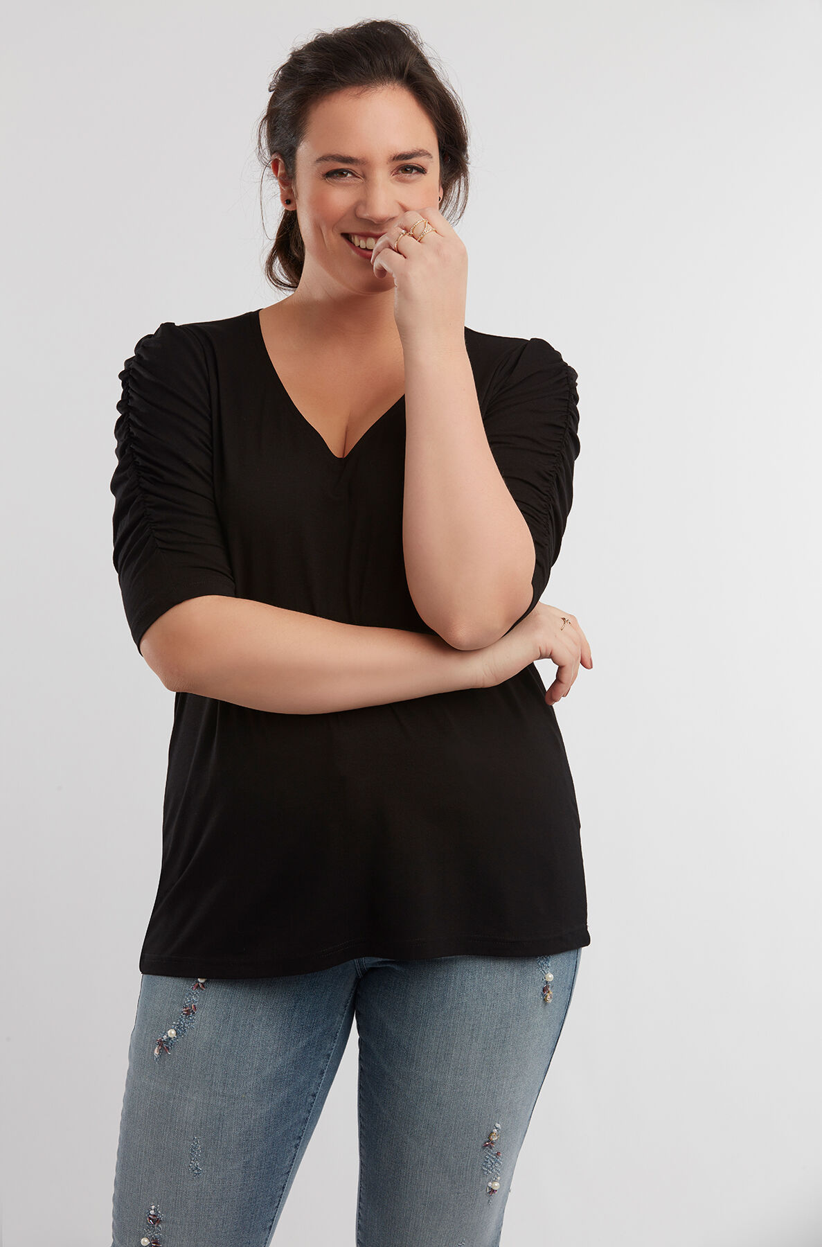 Camiseta con mangas arrugadas image number 0