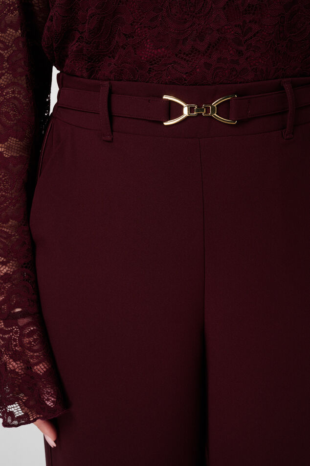 Pantalón con hebilla dorada image number 4