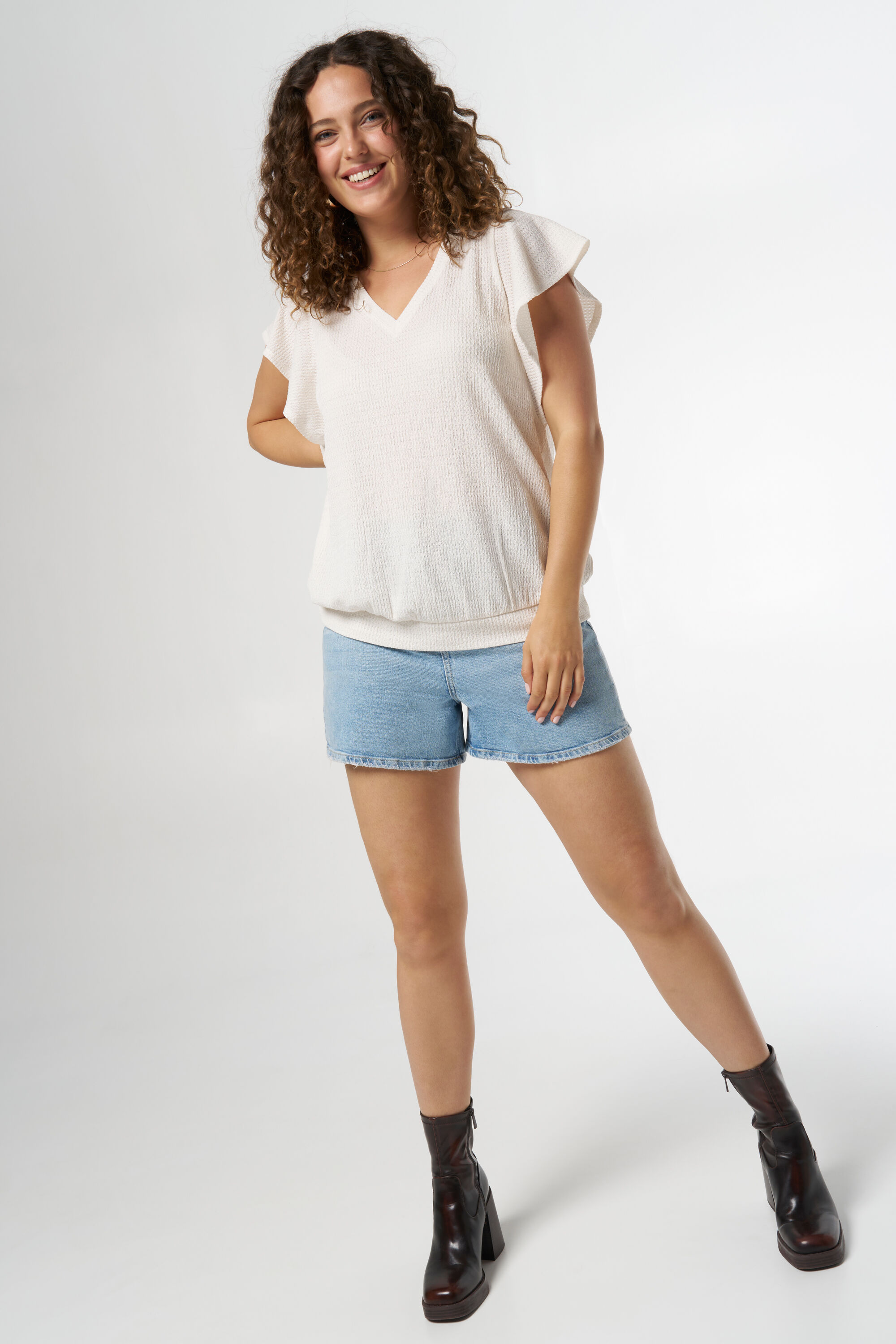 Top con textura y escote en V image number 5