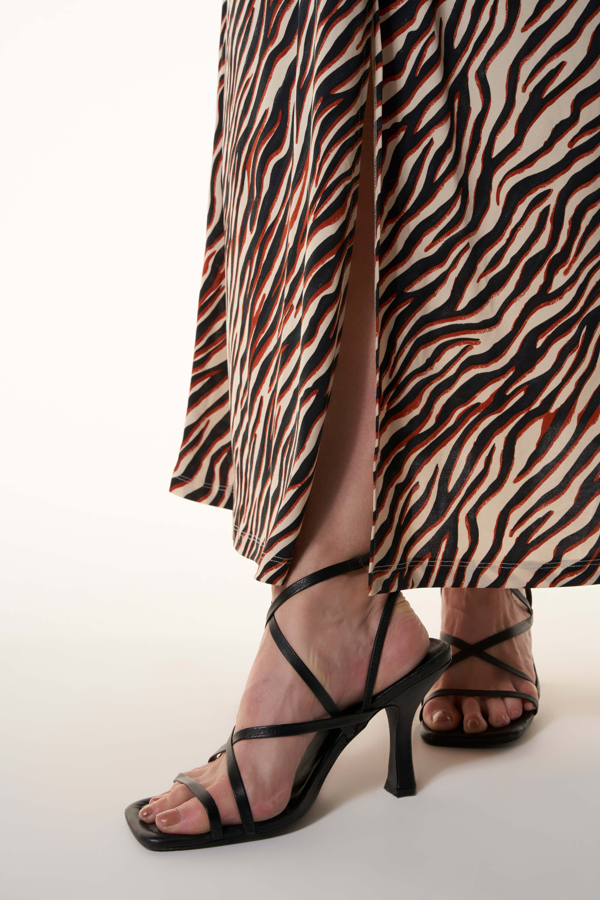 Vestido largo con detalle retorcido  image number 4