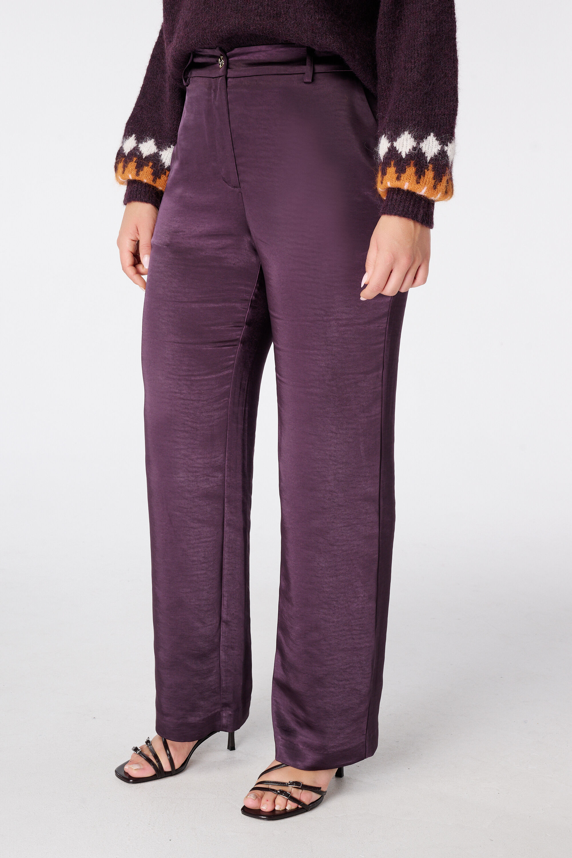 Pantal&oacute;n de efecto satinado image number 5
