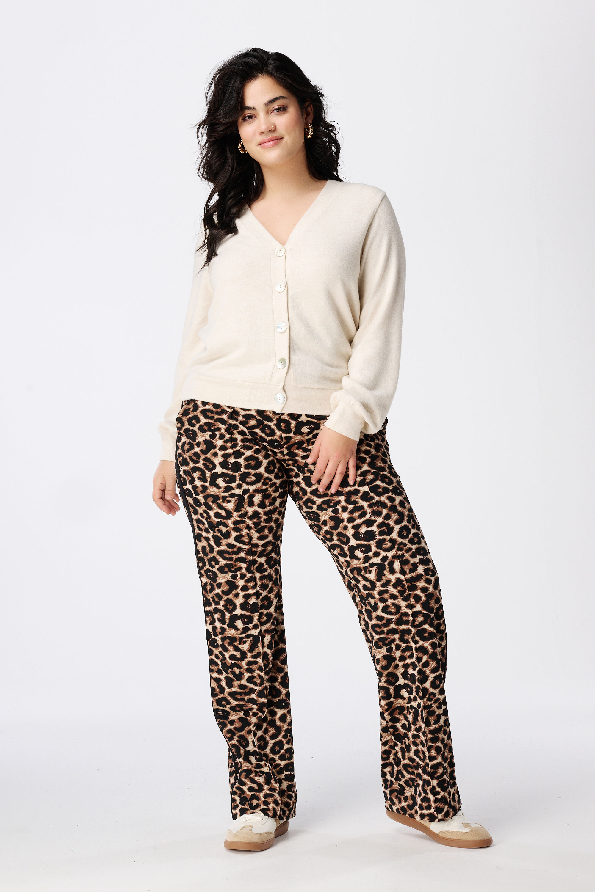 C&aacute;rdigan con botones image number 5