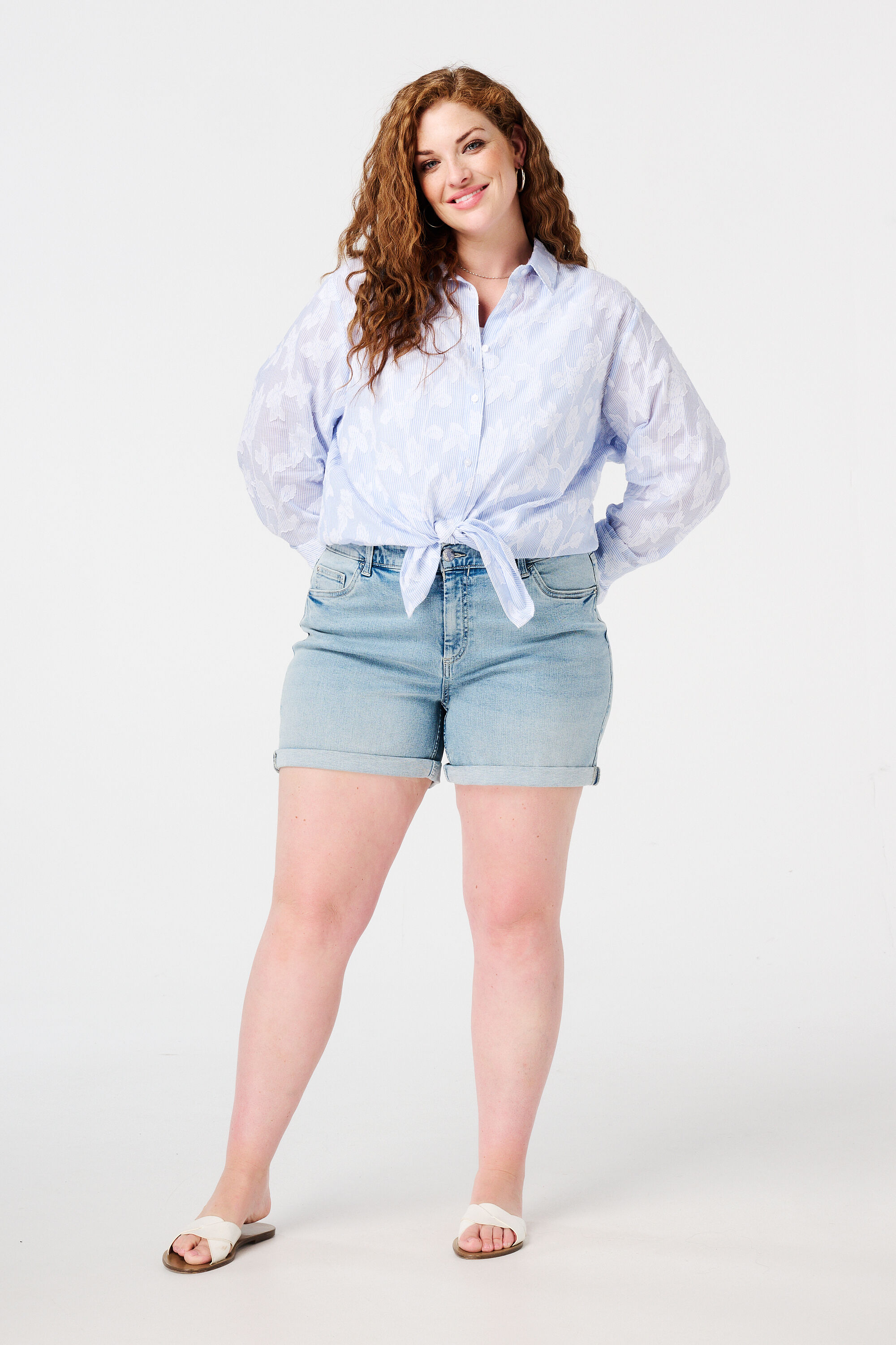 Blusa con un dise&ntilde;o floral image number 5