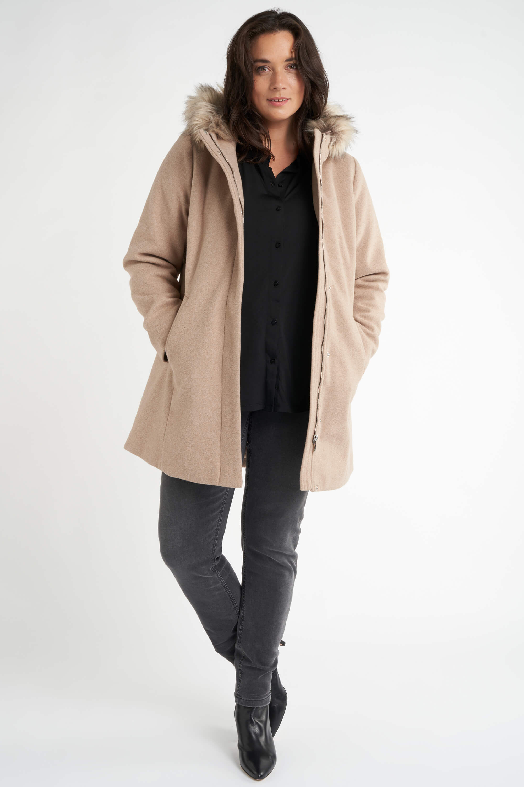 Chaqueta con capucha image number 4