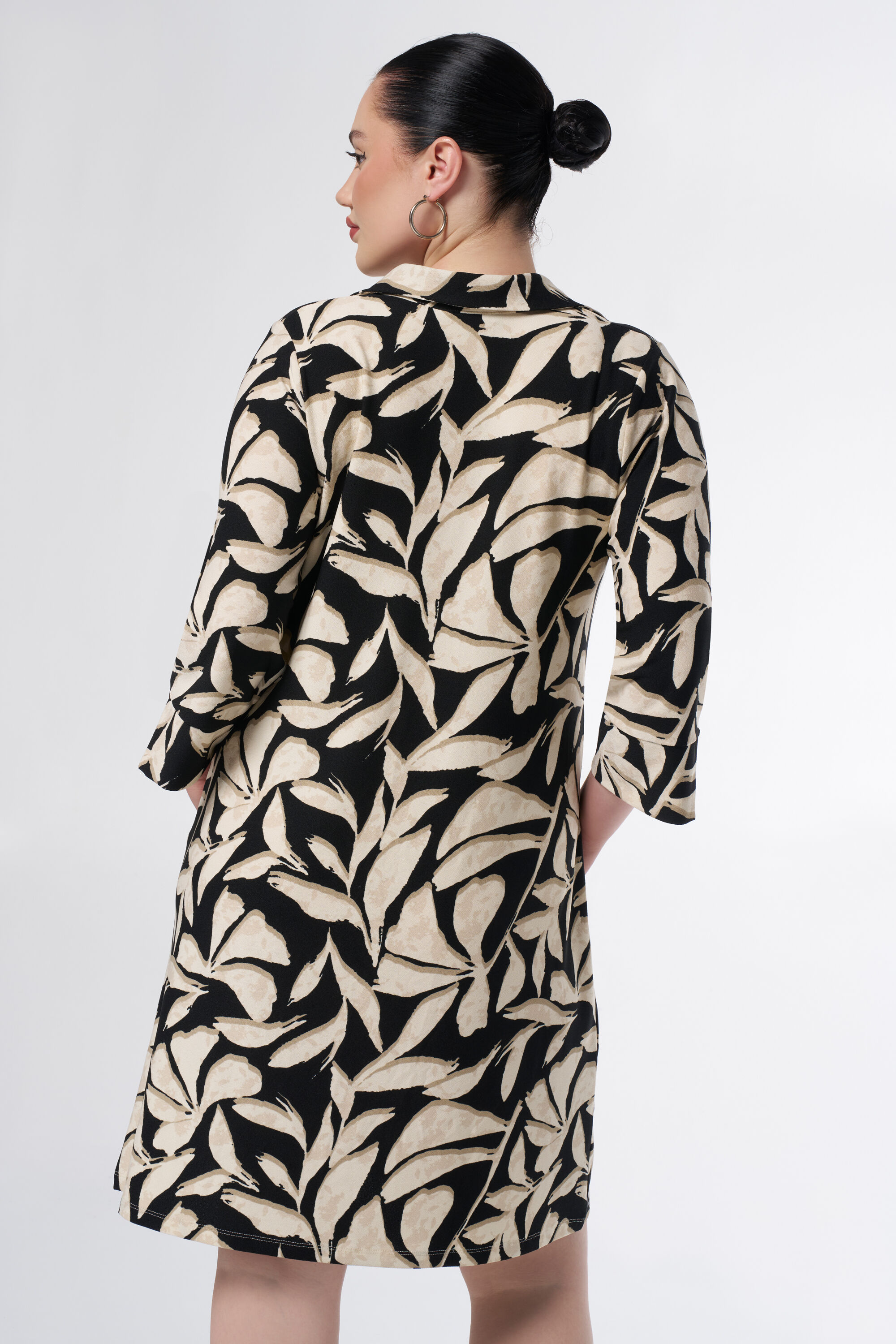 Vestido con bolsillos y estampado image number 3