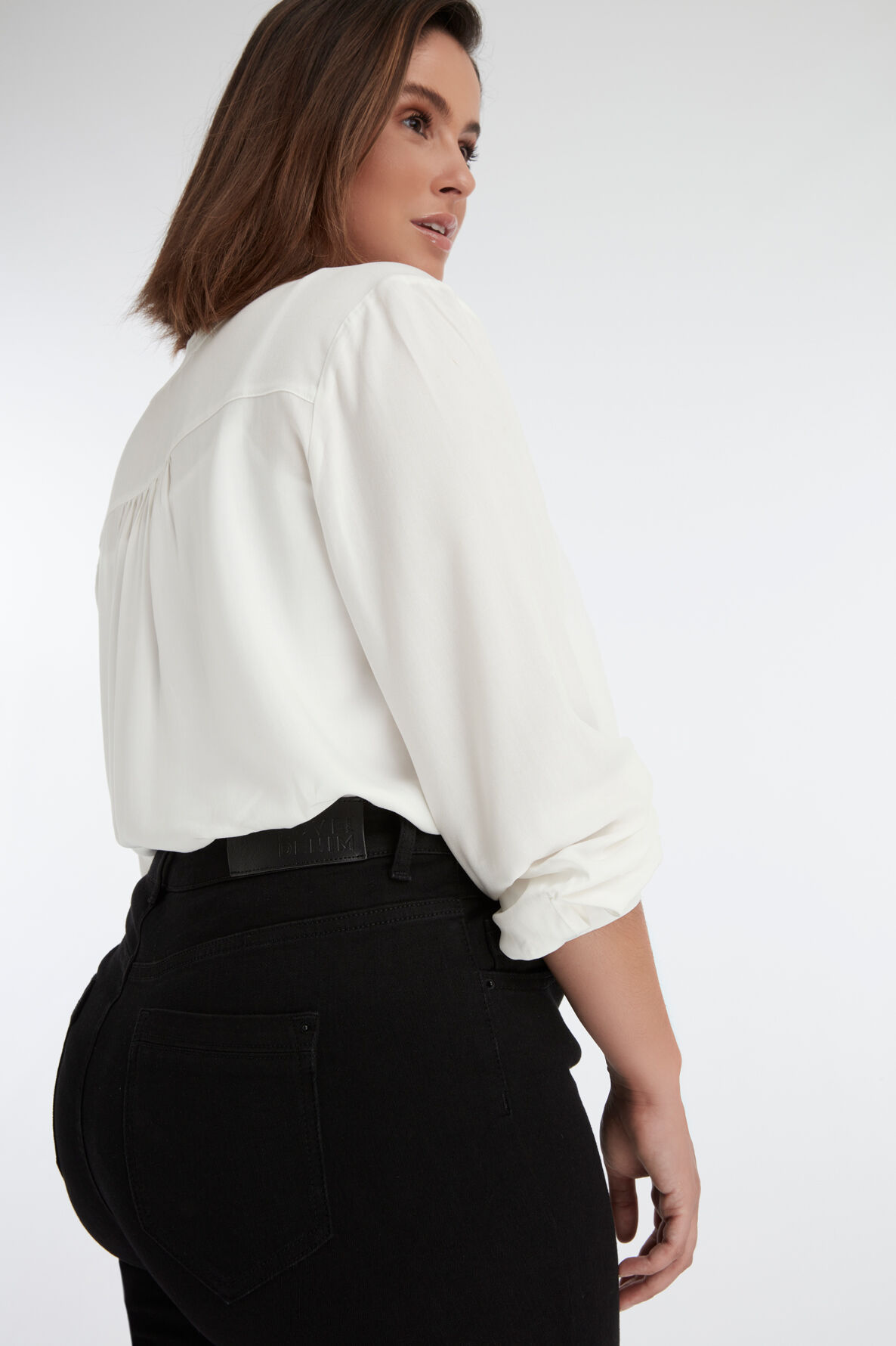 Vaqueros de pernera estrecha IRIS image number 4