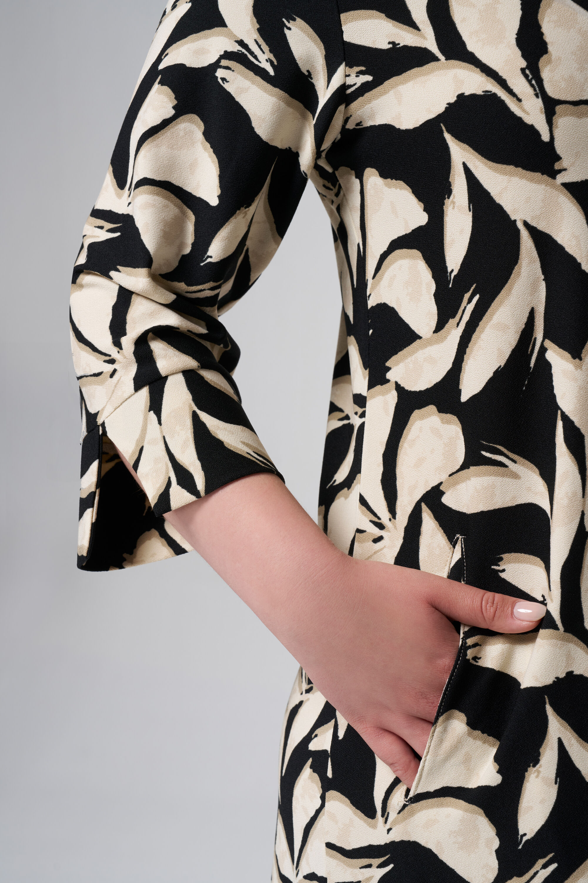 Vestido con bolsillos y estampado image number 4