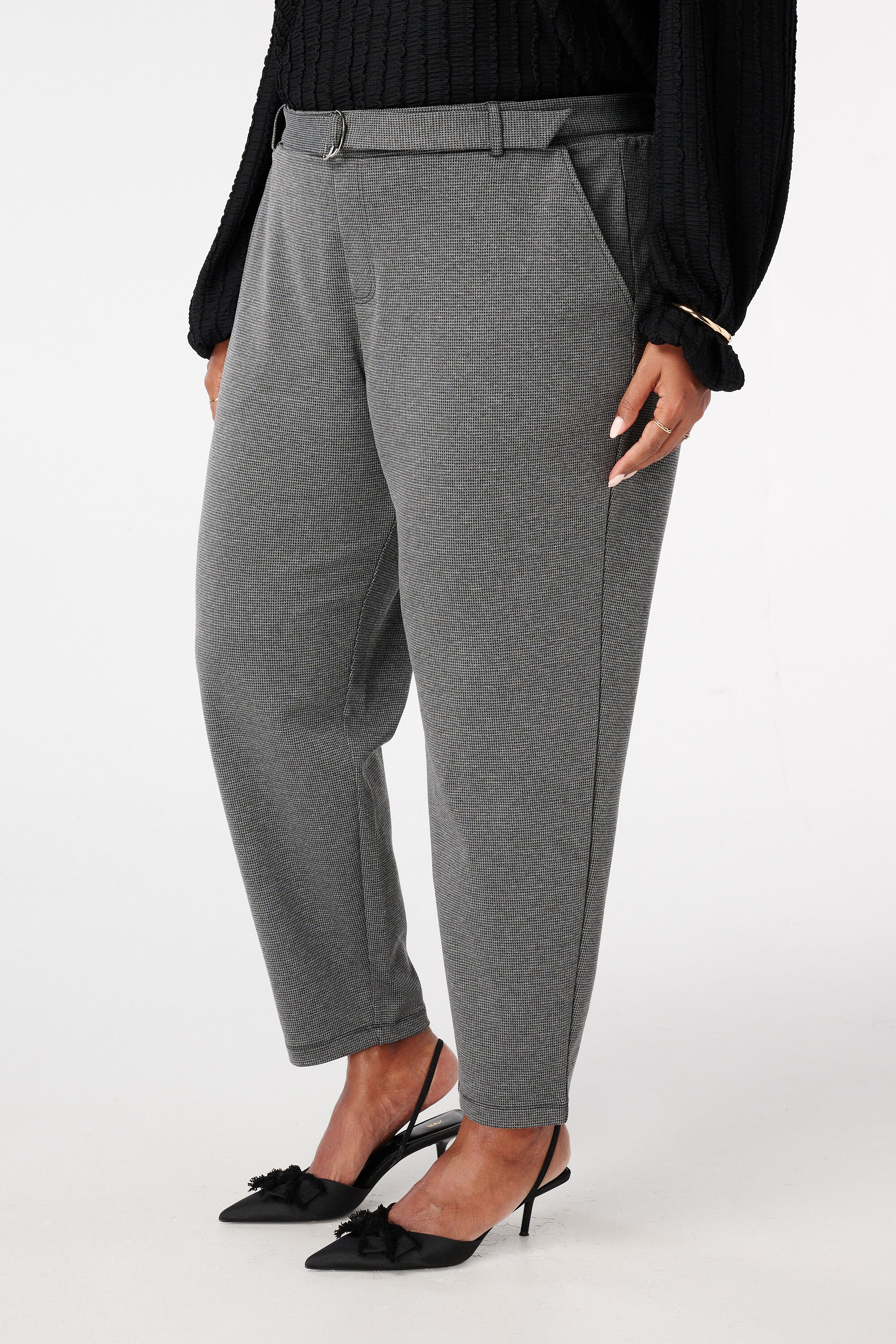 Pantal&oacute;n slim fit con cintur&oacute;n image number 5