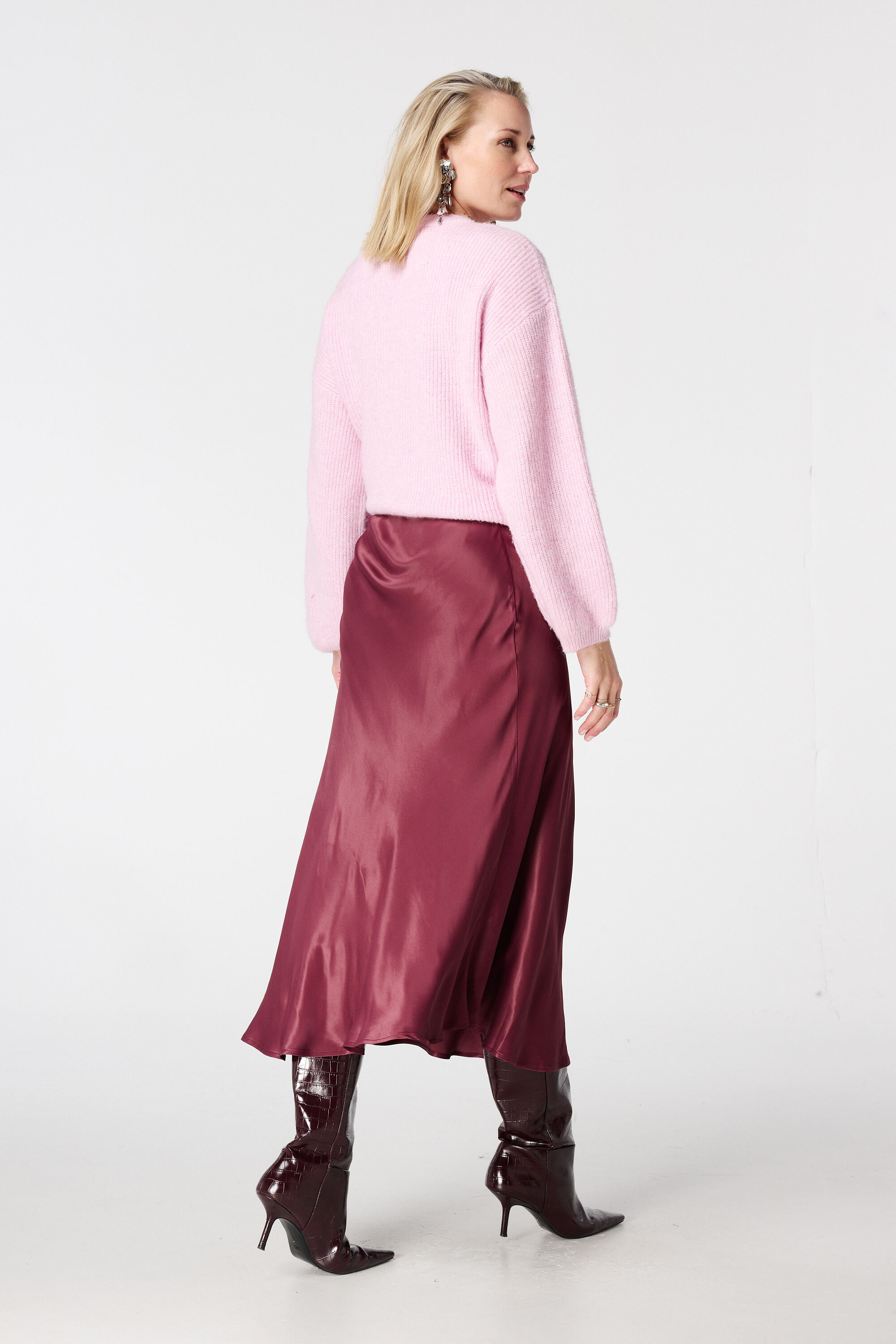 Falda midi de sat&eacute;n image number 3