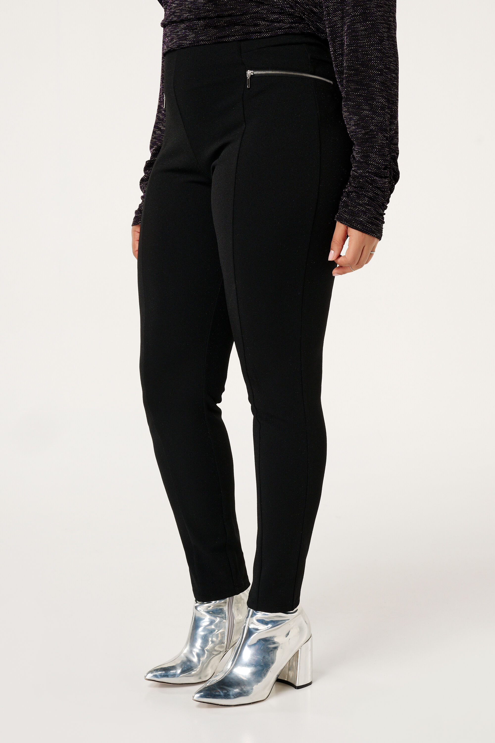 Leggings con detalles plateados image number 4