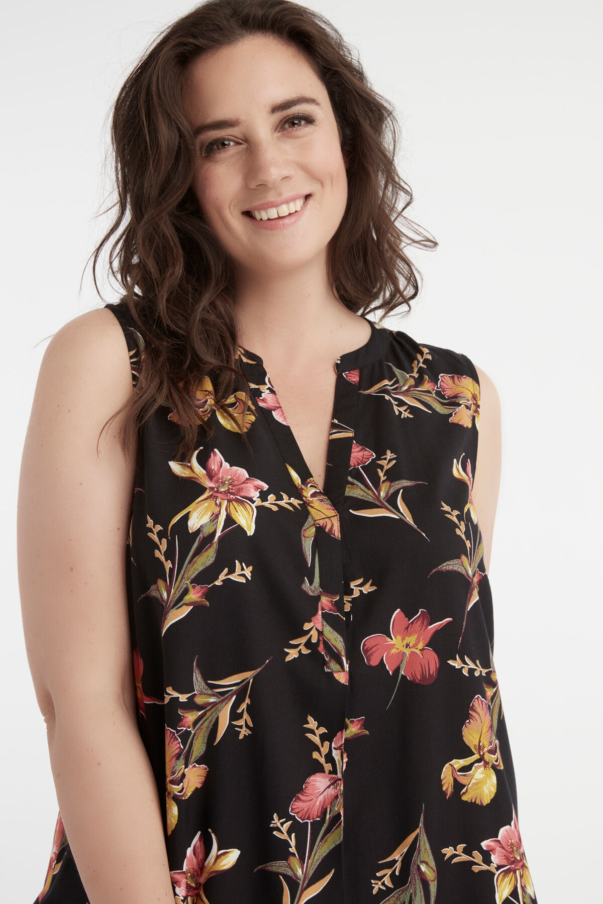 Blusa de encaje sin mangas image number 3