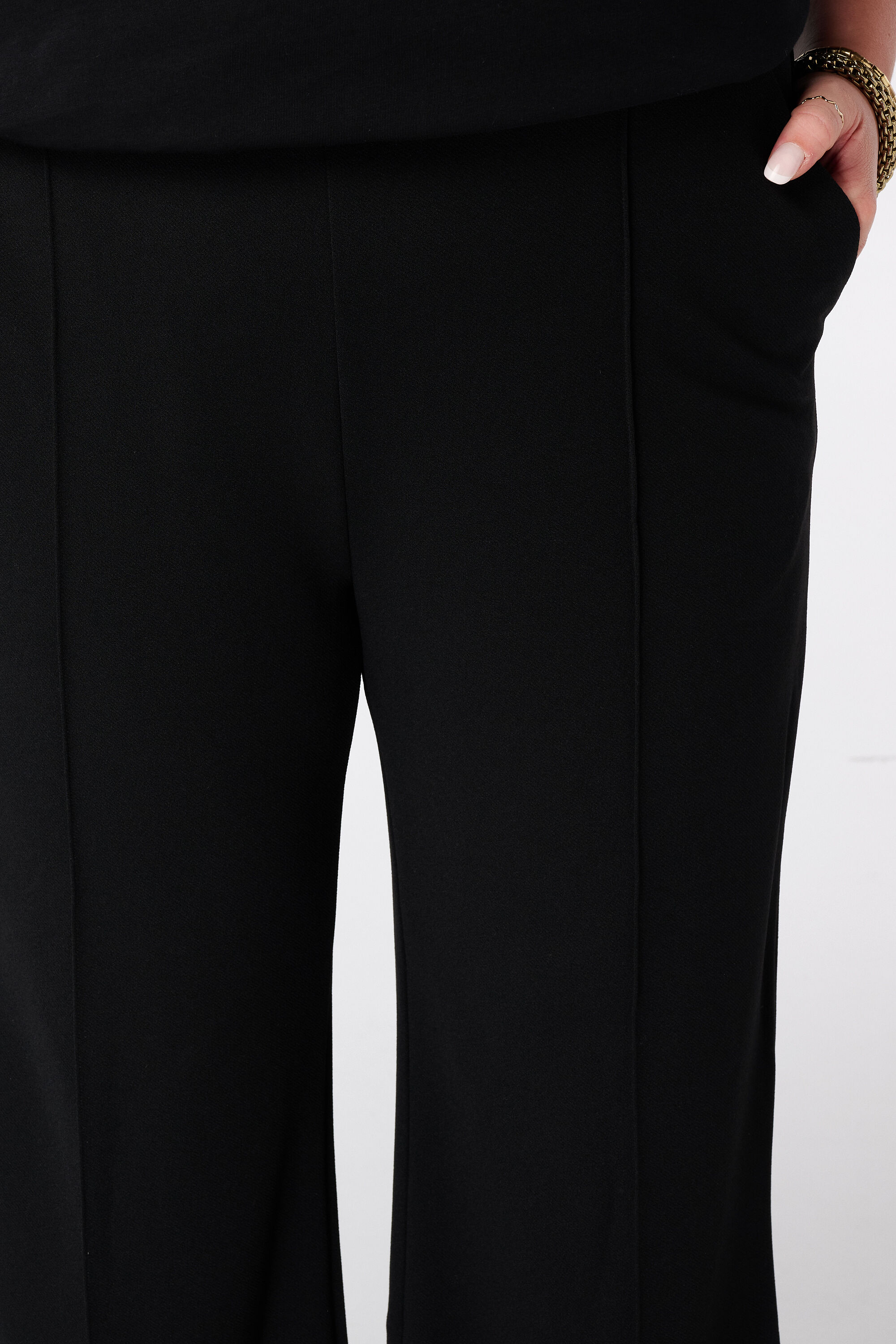 Pantal&oacute;n de pernera recta con cintura el&aacute;stica image number 2