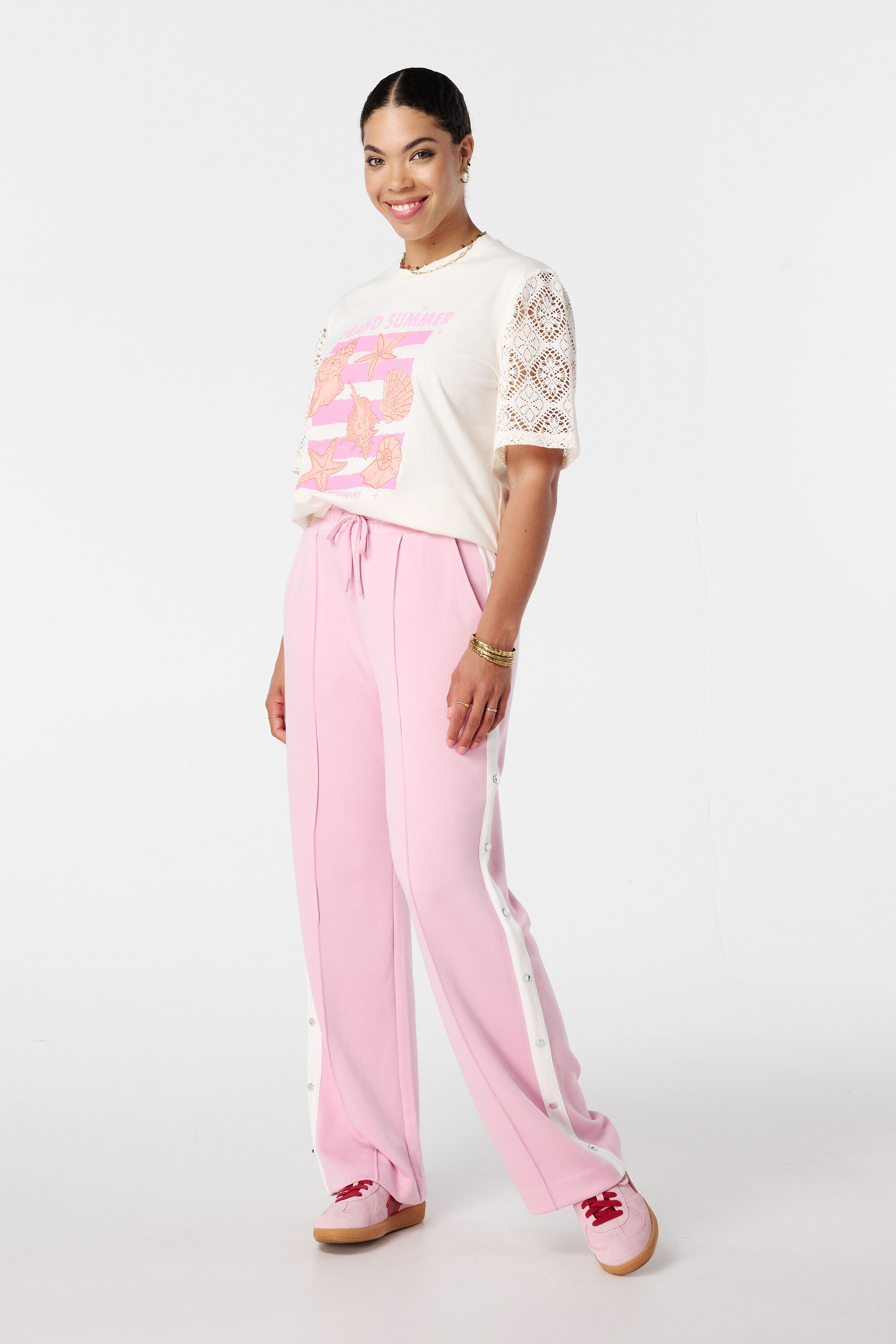 Camiseta con mangas bordadas image number 5