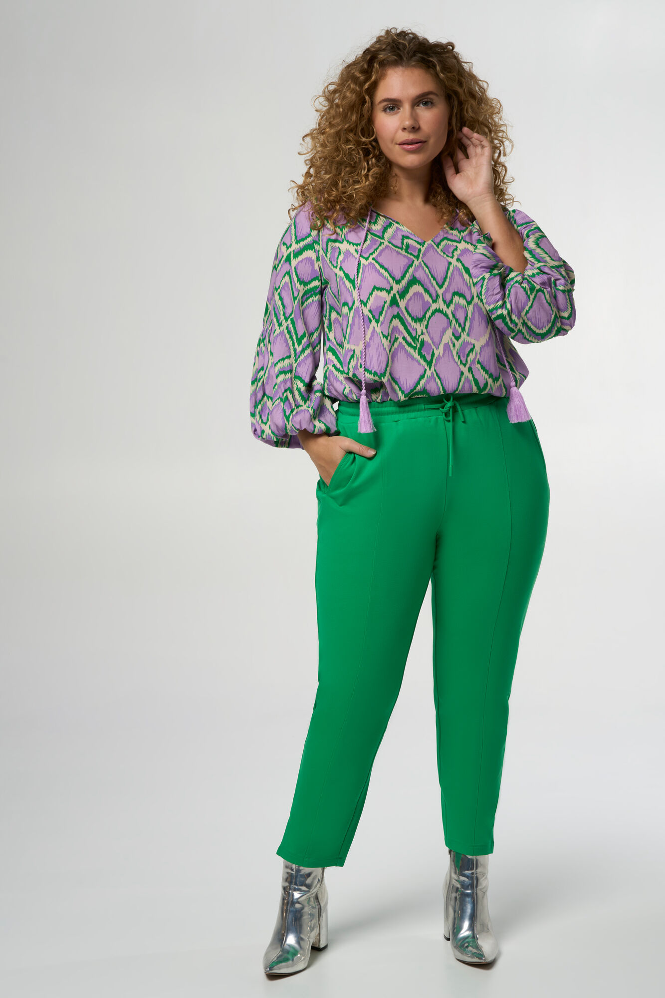 Pantalones jogger de corte holgado image number 6